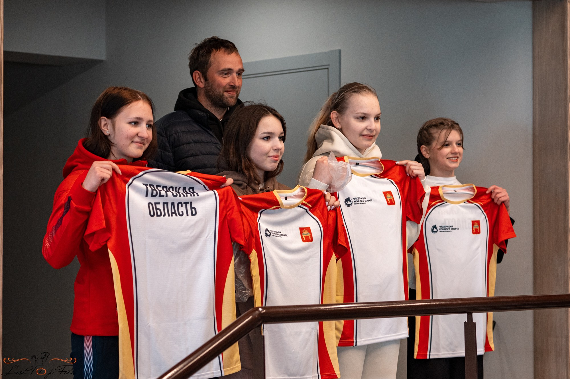 Кубок Победы конного Клуба EQUIPARK по конкуру. Конный и фотограф с животными в Твери Топталова Люся