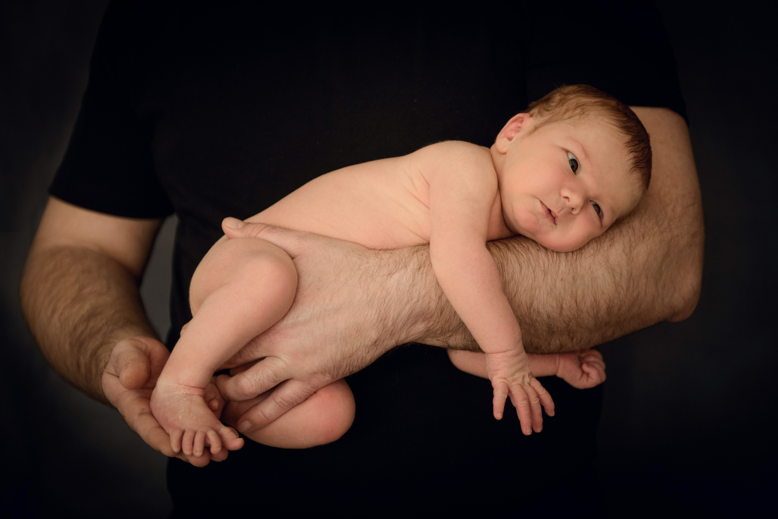 A family photo shoot at home, a family with a newborn baby. Photographer Elena Carruthers, Scotland