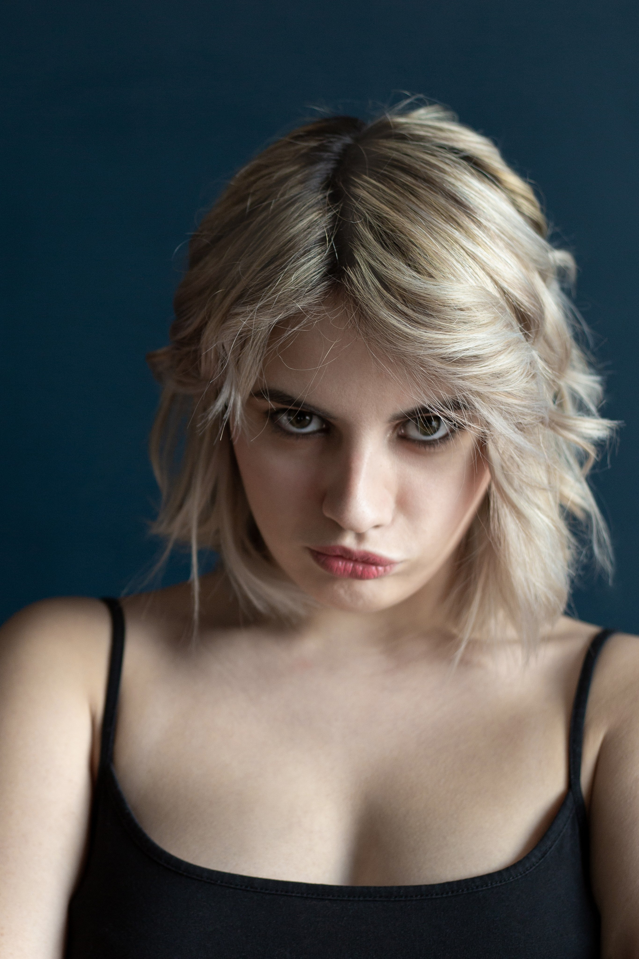 Вика в тёмном зале. Фотограф в Новосибирске Краснова Евгения