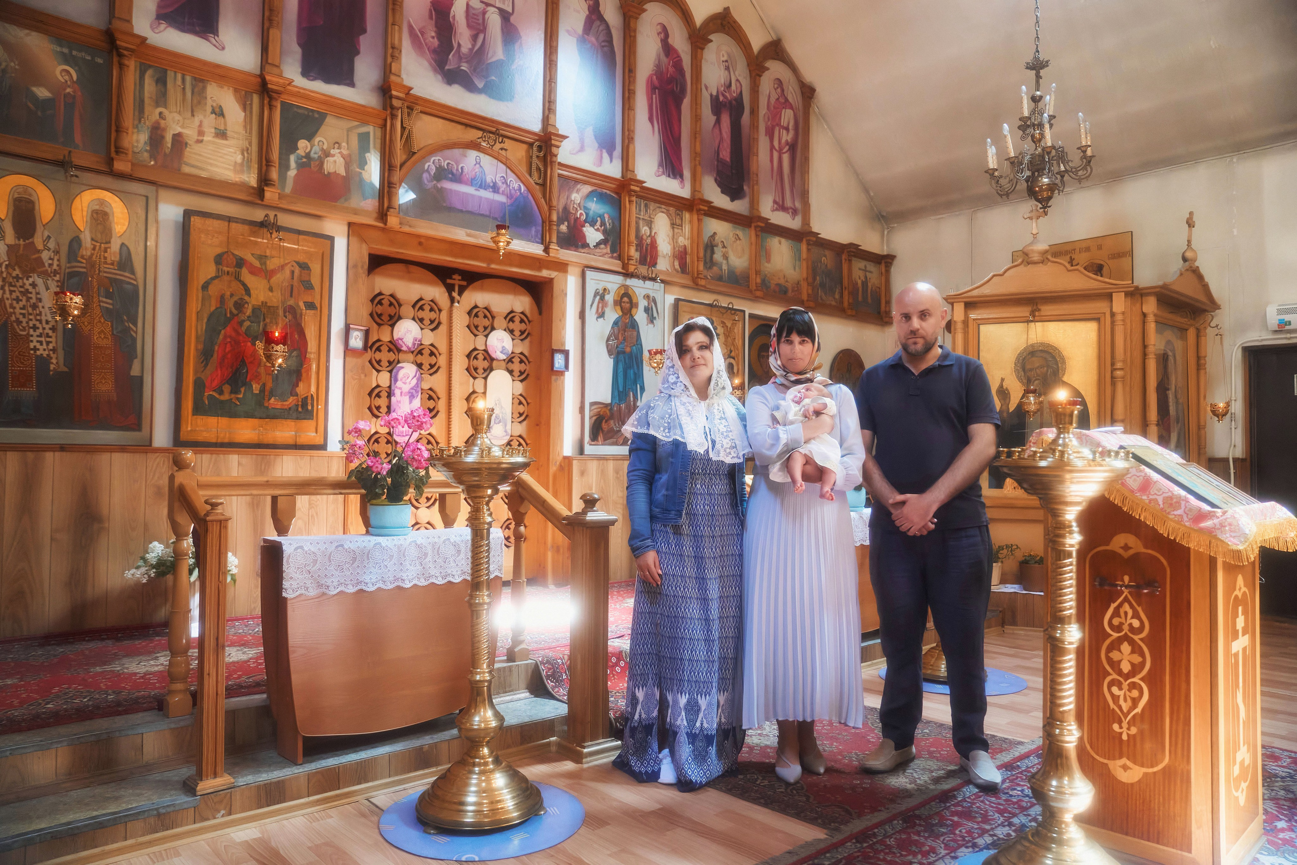 фото родителей в храме после крещения