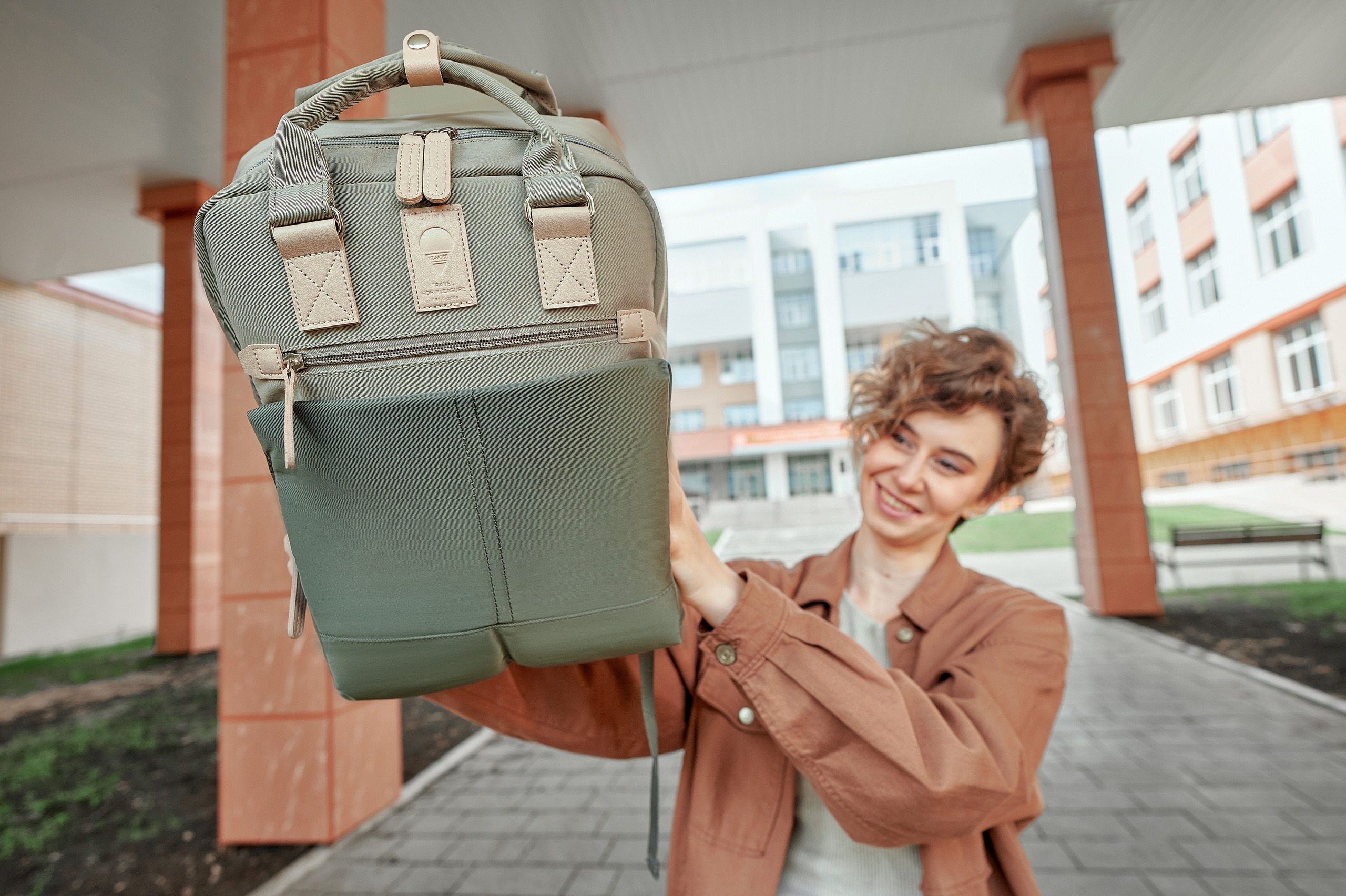 Кейс по рекламной фотосъёмке: сеть магазинов «МИР СУМОК». Фотограф Яковлев Роман — Красноярск