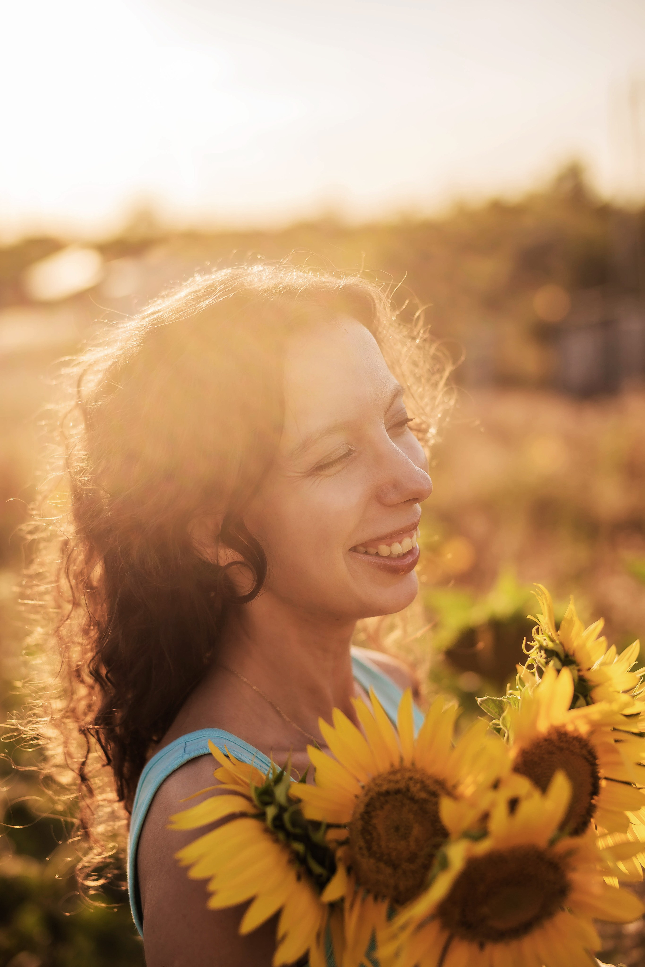 Фото в подсолнухах. Семейный фотограф в Саратове