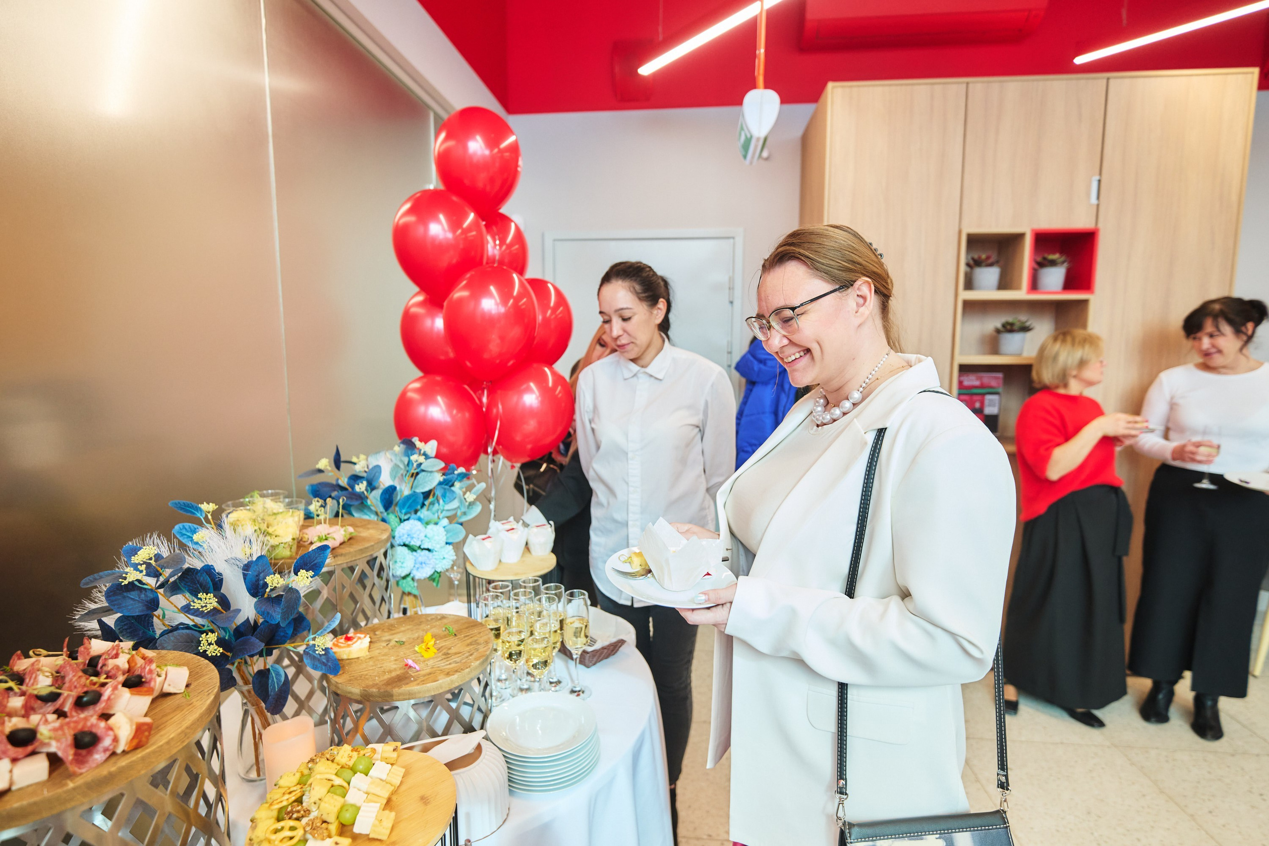 Альфа банк г. Иваново — открытие второго отделения. Фотограф в Иваново: Каталожная съемка одежды и постельного белья, Wildberries