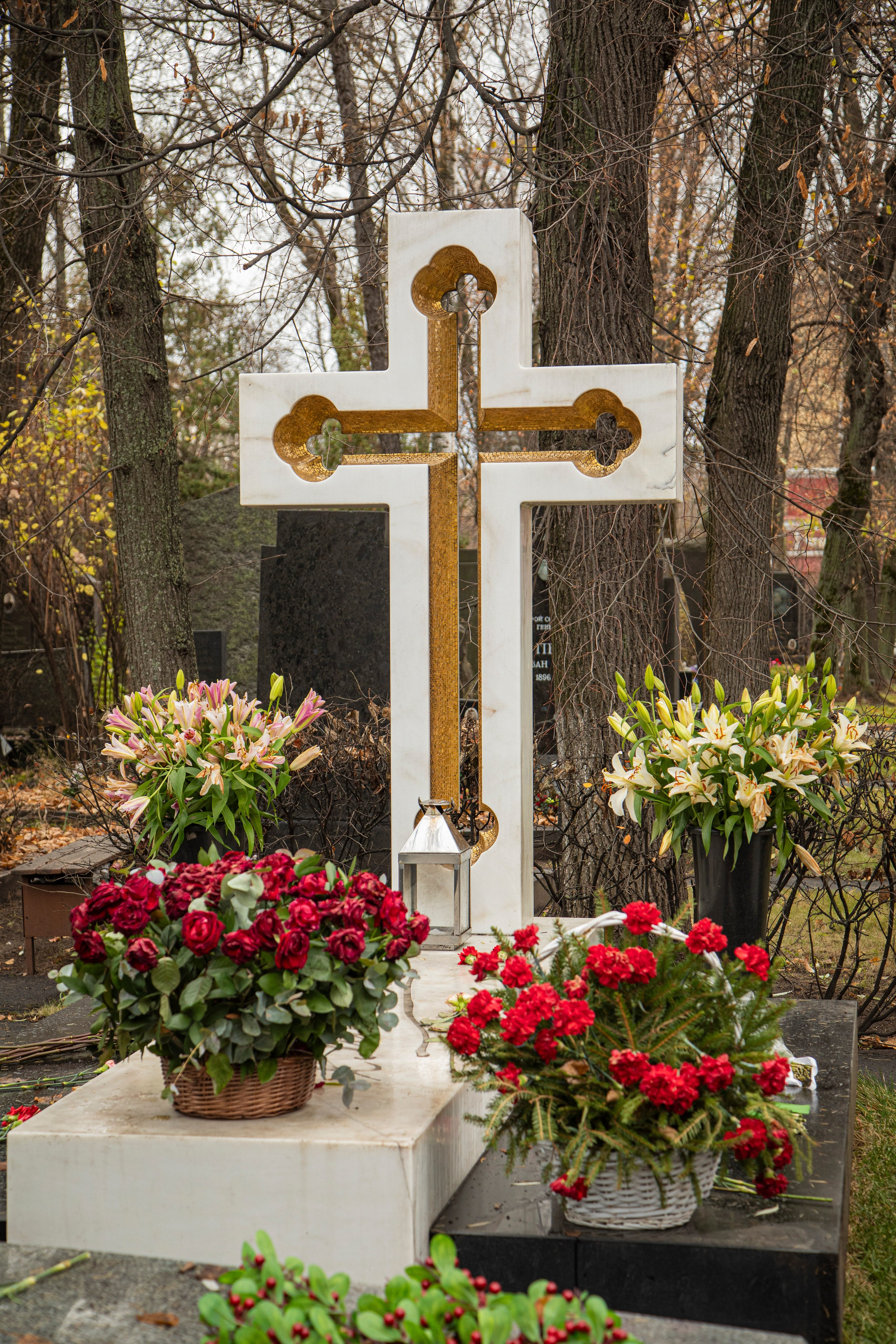 Осенняя прогулка по Новодевичьему кладбищу. Фотограф Сергей Ловкий