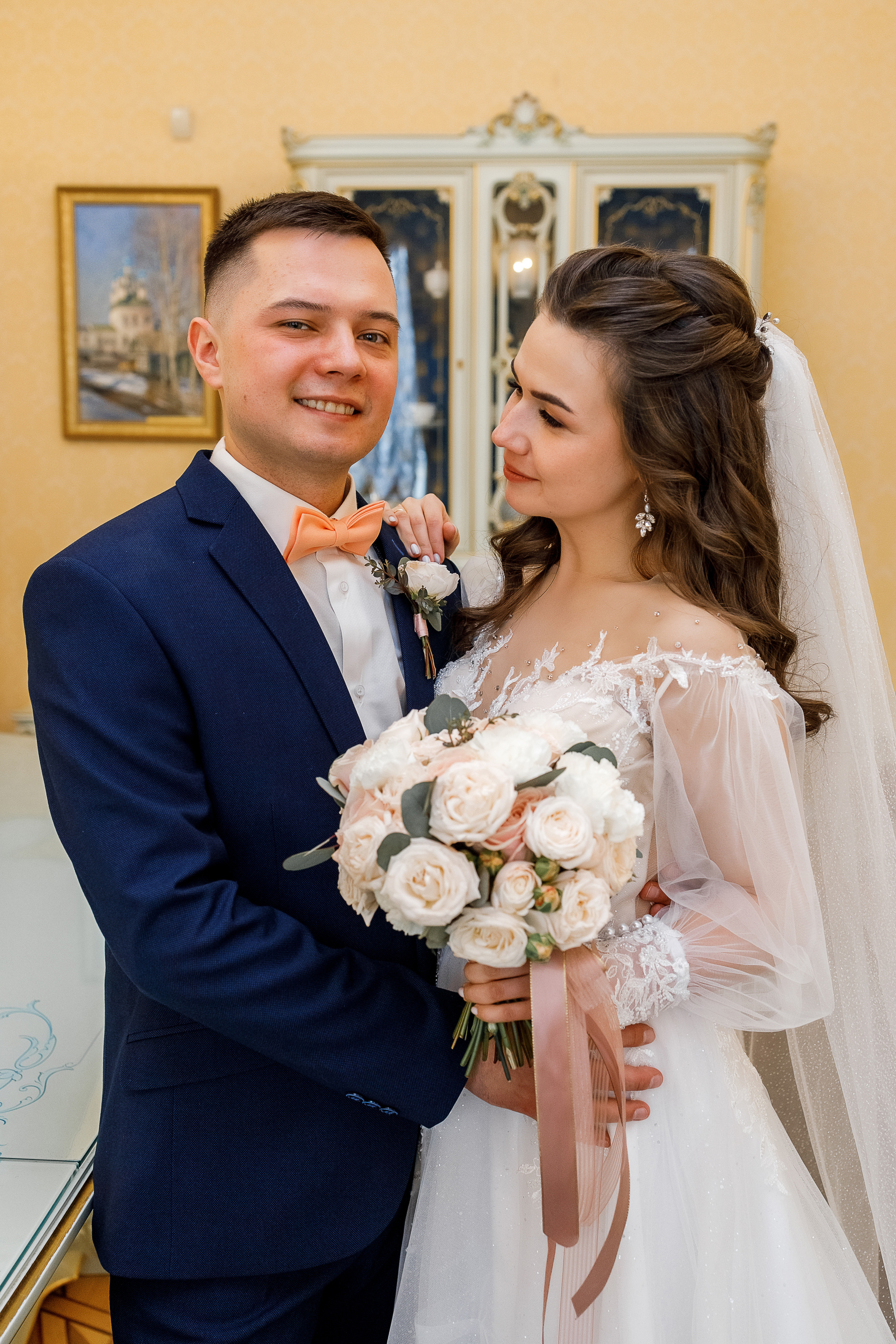 Романтическое утро невесты в отеле. Олег Сверчков | Свадебный фотограф Вологда