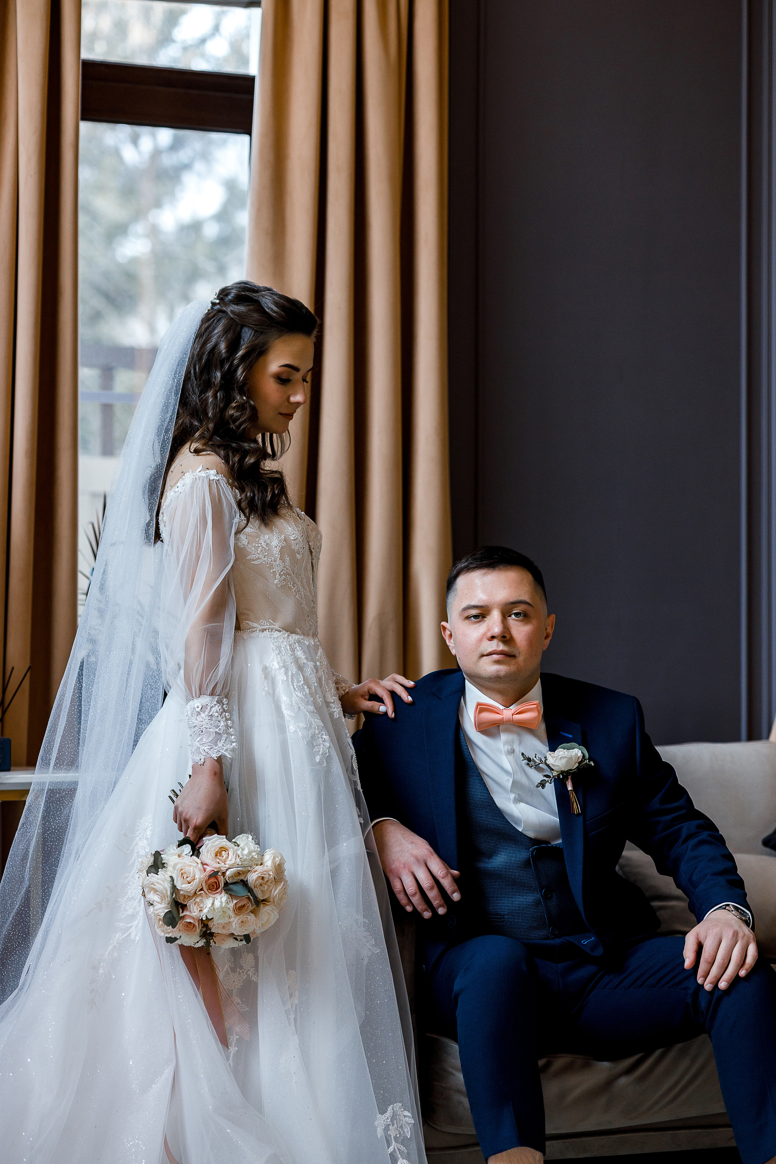 Романтическое утро невесты в отеле. Олег Сверчков | Свадебный фотограф Вологда