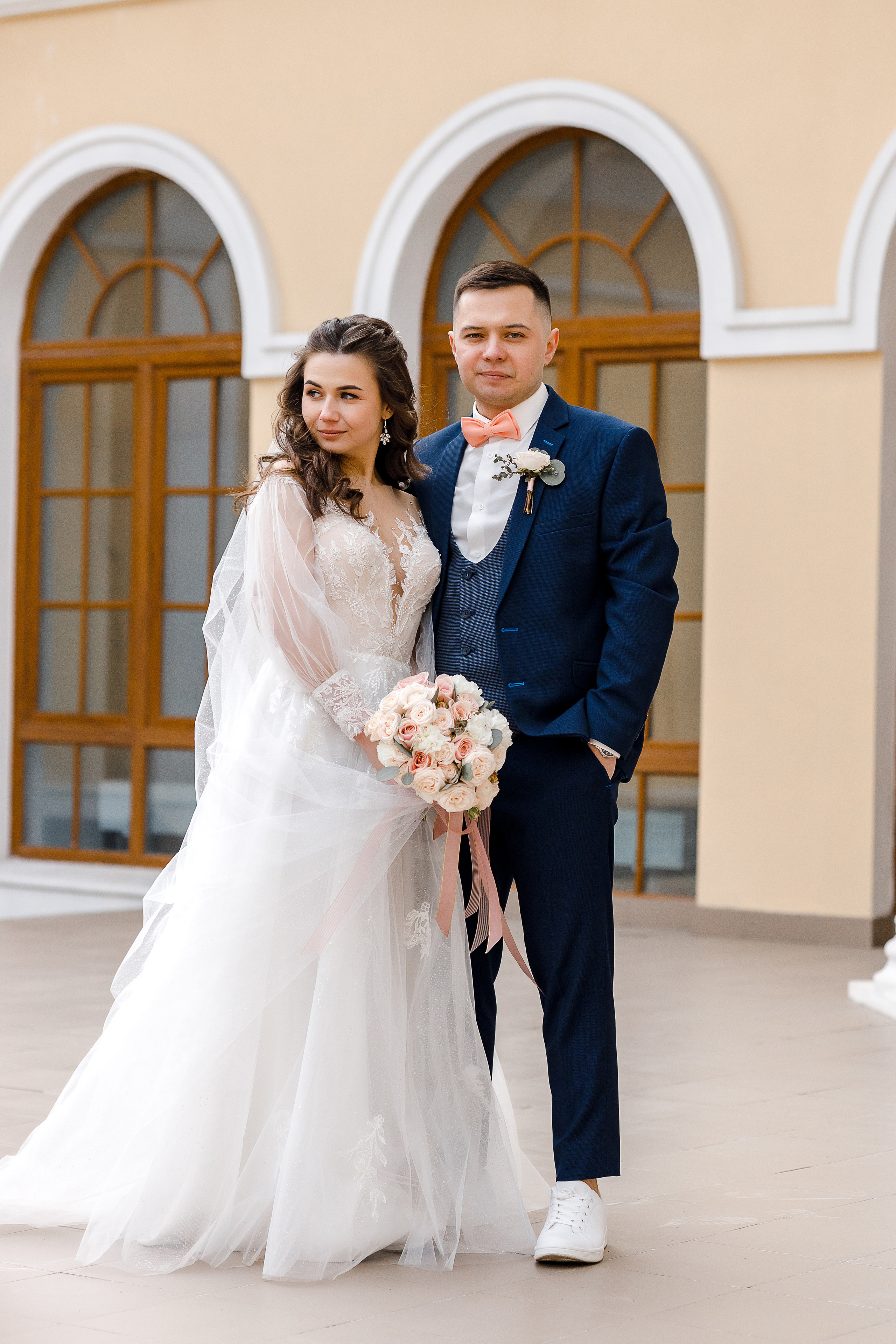 Романтическое утро невесты в отеле. Олег Сверчков | Свадебный фотограф Вологда