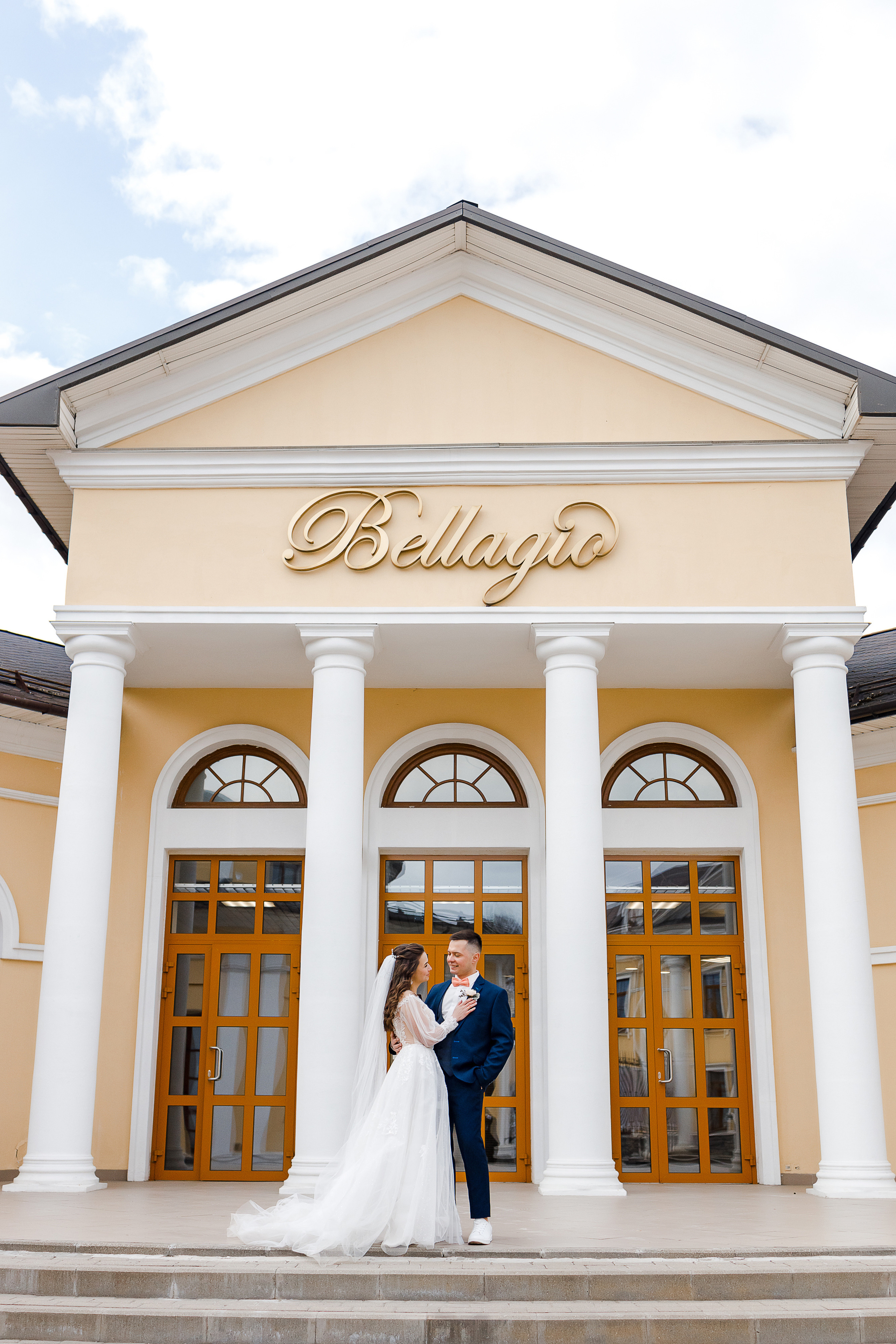 Романтическое утро невесты в отеле. Олег Сверчков | Свадебный фотограф Вологда