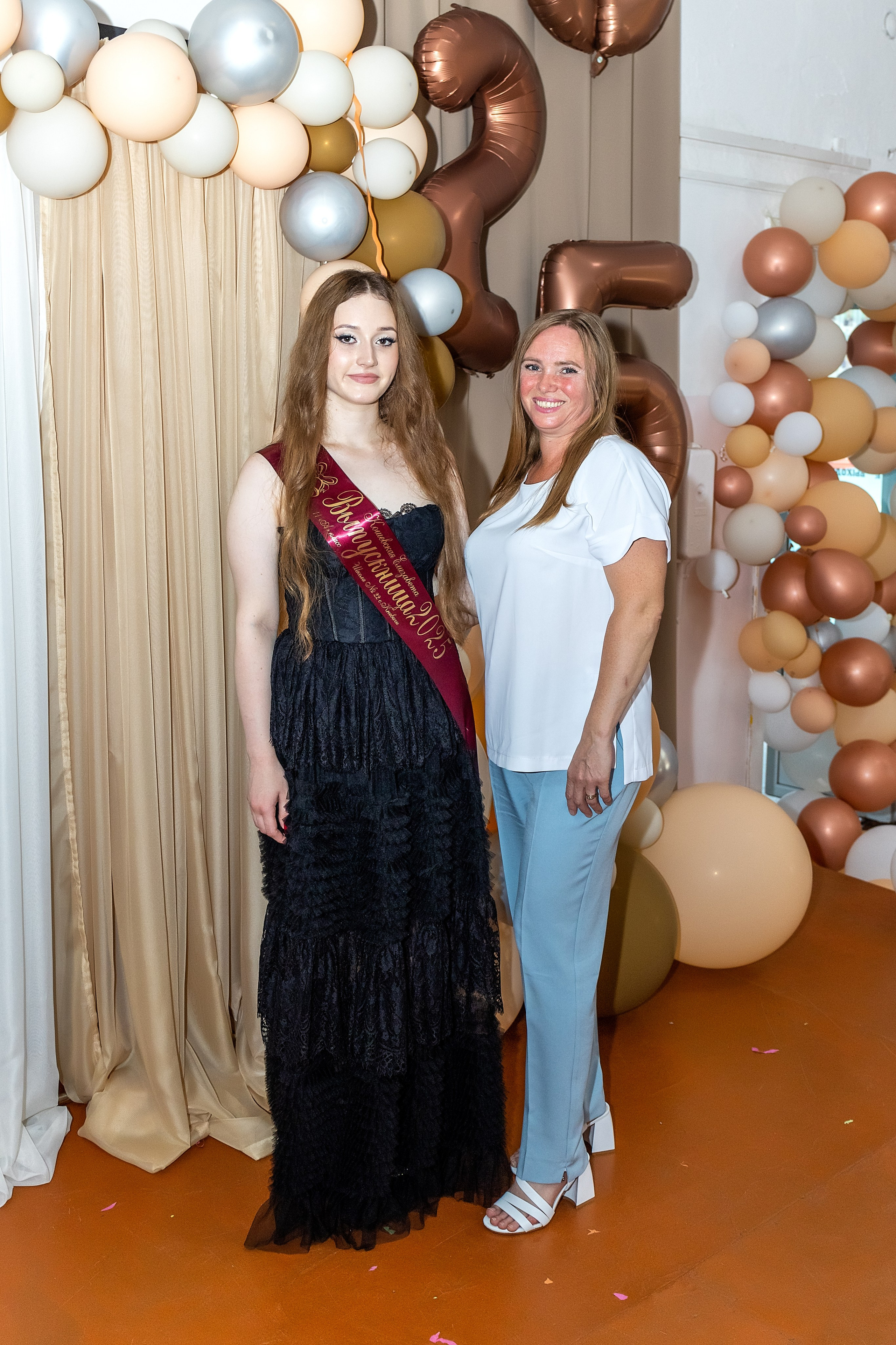 Выпускной. Школа 22, 11 класс. Стильный выпускной альбом Владивосток фотограф Вероника Мигачева