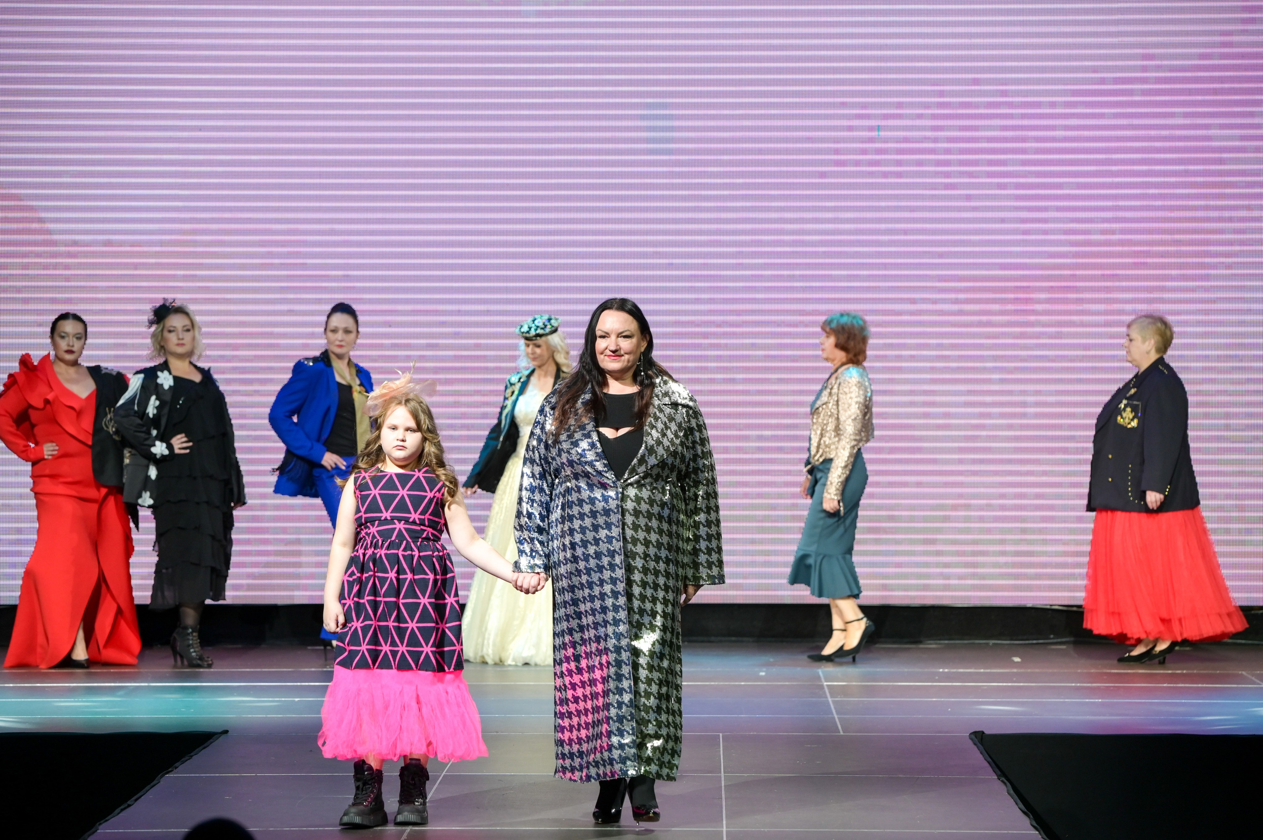 Fashion Show Photos. Фотоуслуги, услуги фотографа, фотографирование важных событий