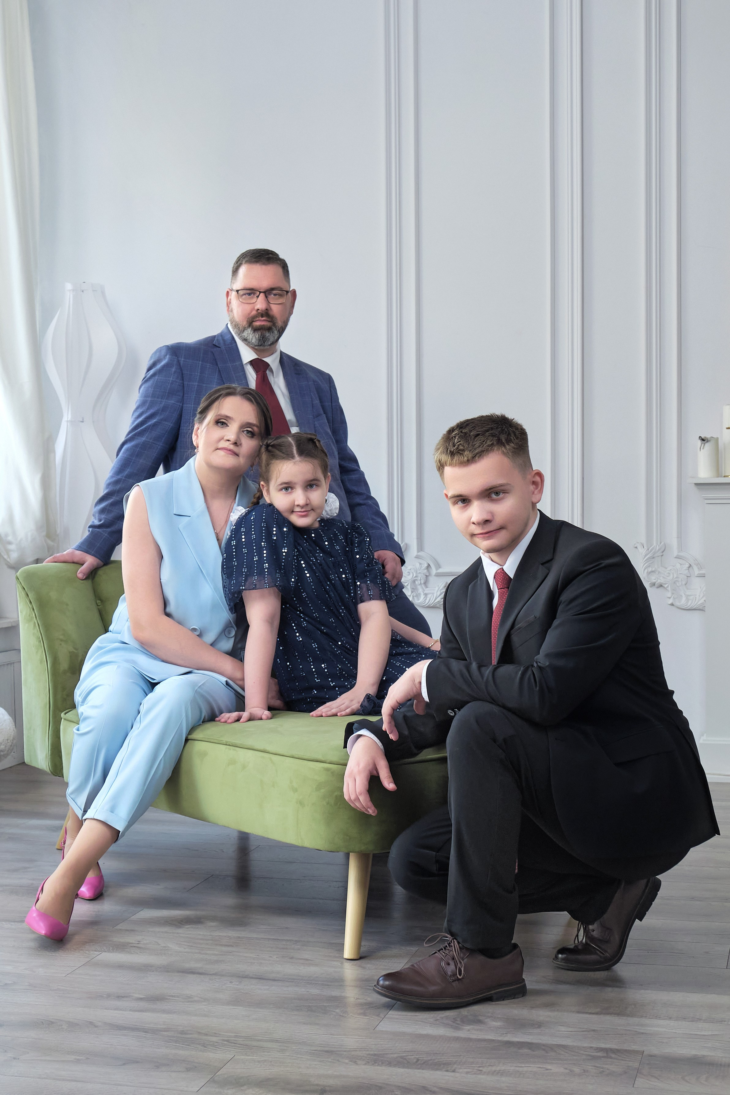 Семейная фотосессия в Самаре. Идеи и образы для съёмки в студии