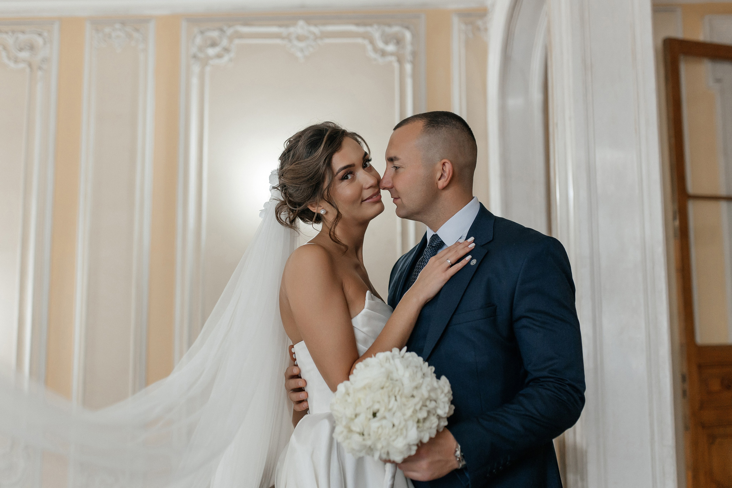 Свадебная фотосессия в Библиотеке-читальне имени А. С. Пушкина