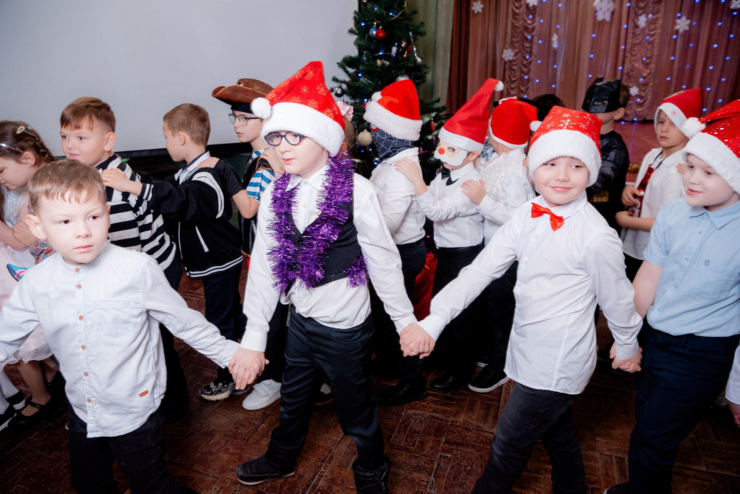 Школьная Ëлка для 1А класса. Фотограф в Волгограде и Волжском Александр Горбань