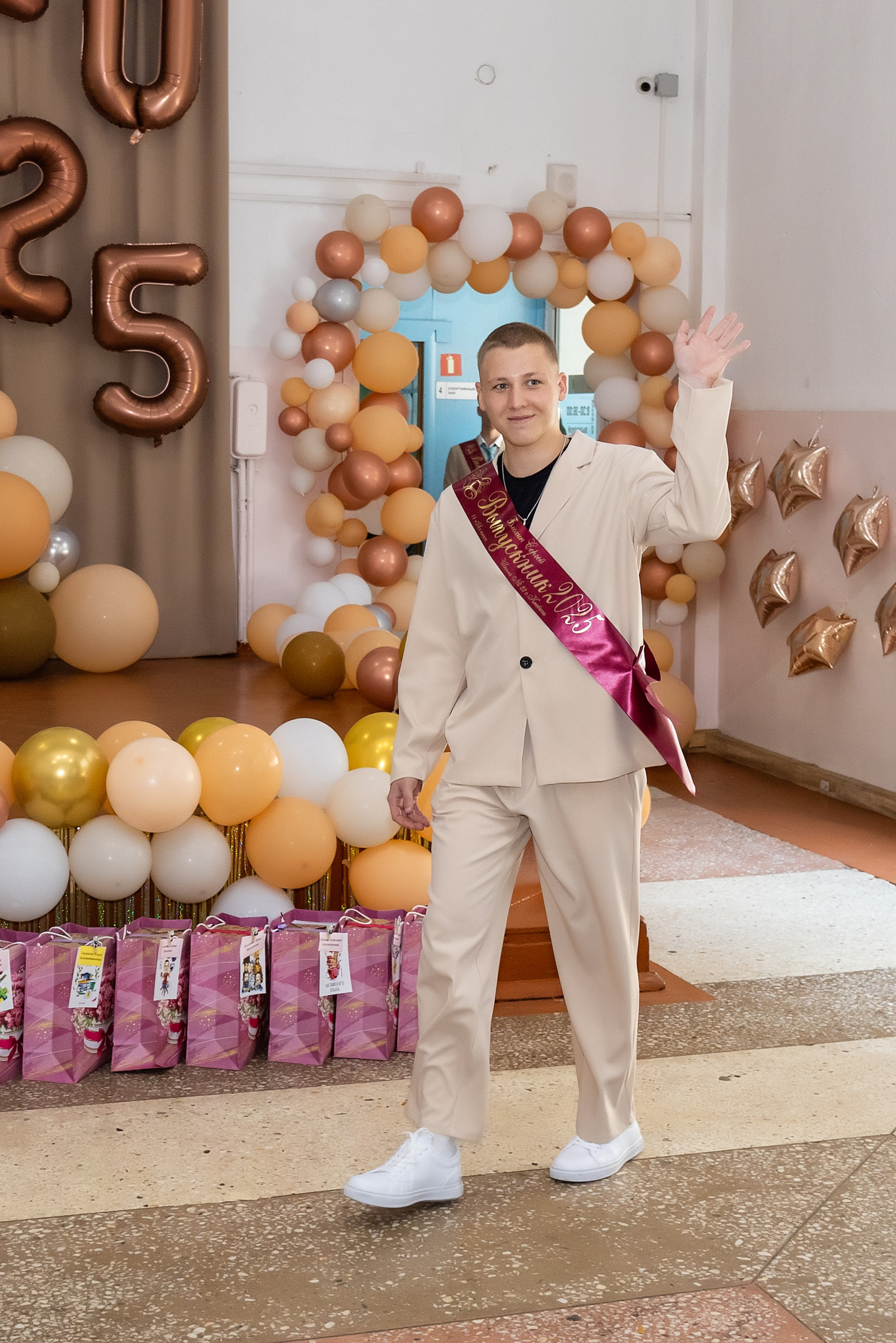 Выпускной. Школа 22, 11 класс. Стильный выпускной альбом Владивосток фотограф Вероника Мигачева