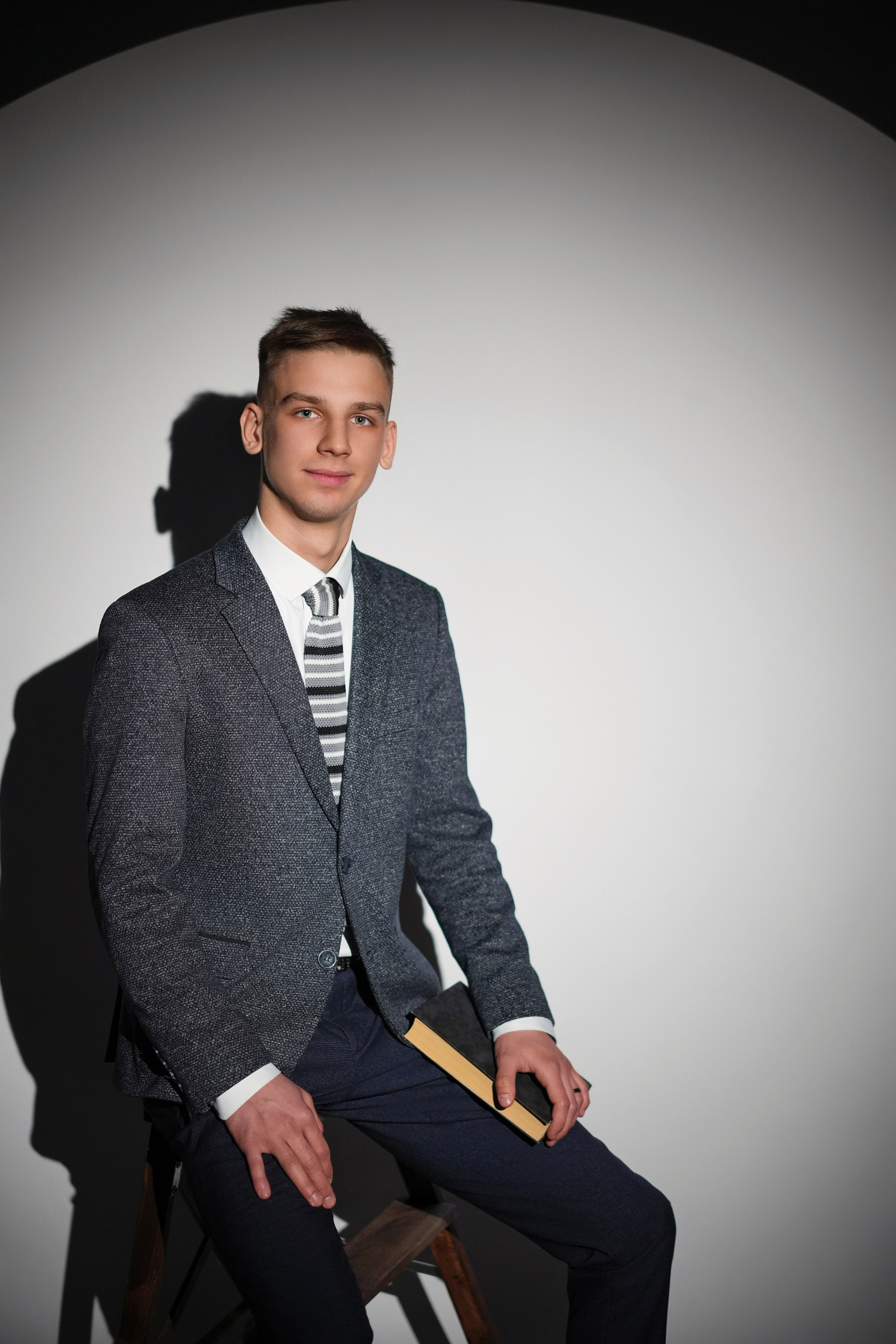 Стиль портрета в студии. GOTRA — выпускные альбомы в Тюмени