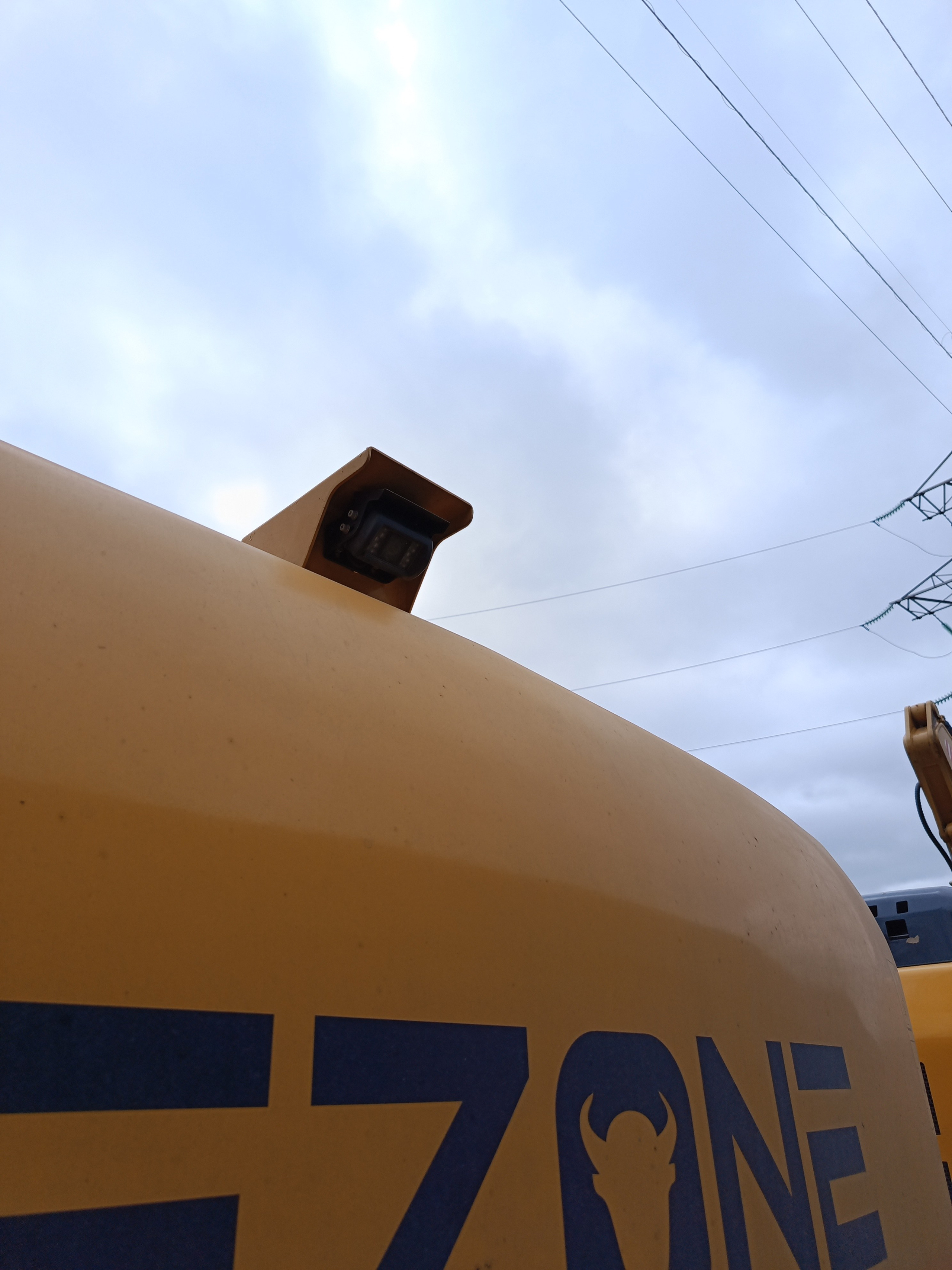 Фото гус. экс. Beezone В330EW. Продажа и обслуживание грузовой техники и спецтехники в г. Новосибирск компания СТИ