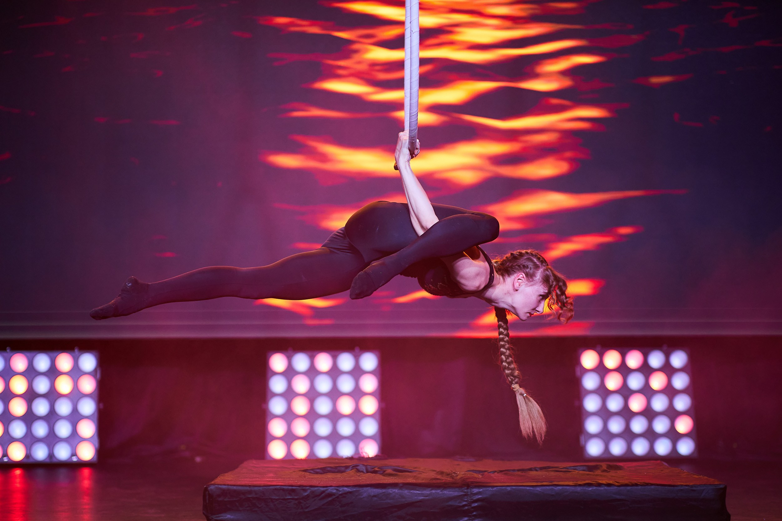 Анонс фоторепортажа с Концерта Грация. POLE DANCE. Photographer for business Mikhail Semenov. Aqua photo studio, photo school