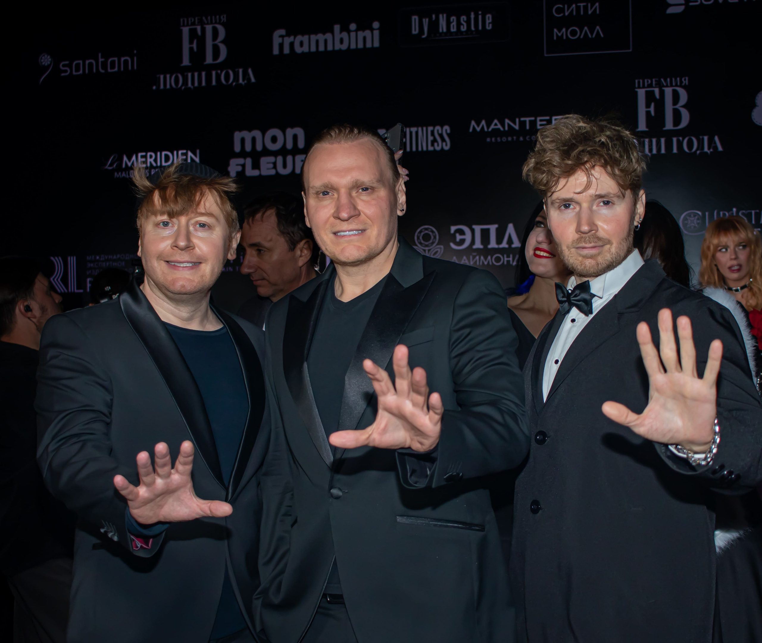 Братья Сафроновы в костюмах на премии люди года, деловой стиль, фотограф Карасёва Елена