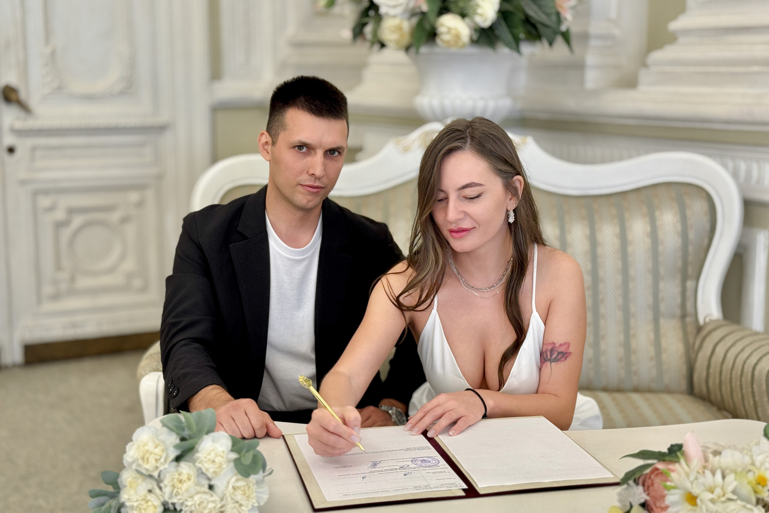 Свадьба на айфон во дворце на Английской набережной и фотосессия в Санкт-Петербурге. Фотограф Алексей Лукин. Свадьба, мероприятие, корпоратив, юбилей, фотосессия, портрет. Фотосъёмка в Санкт-Петербурге. Ретушь фотографий