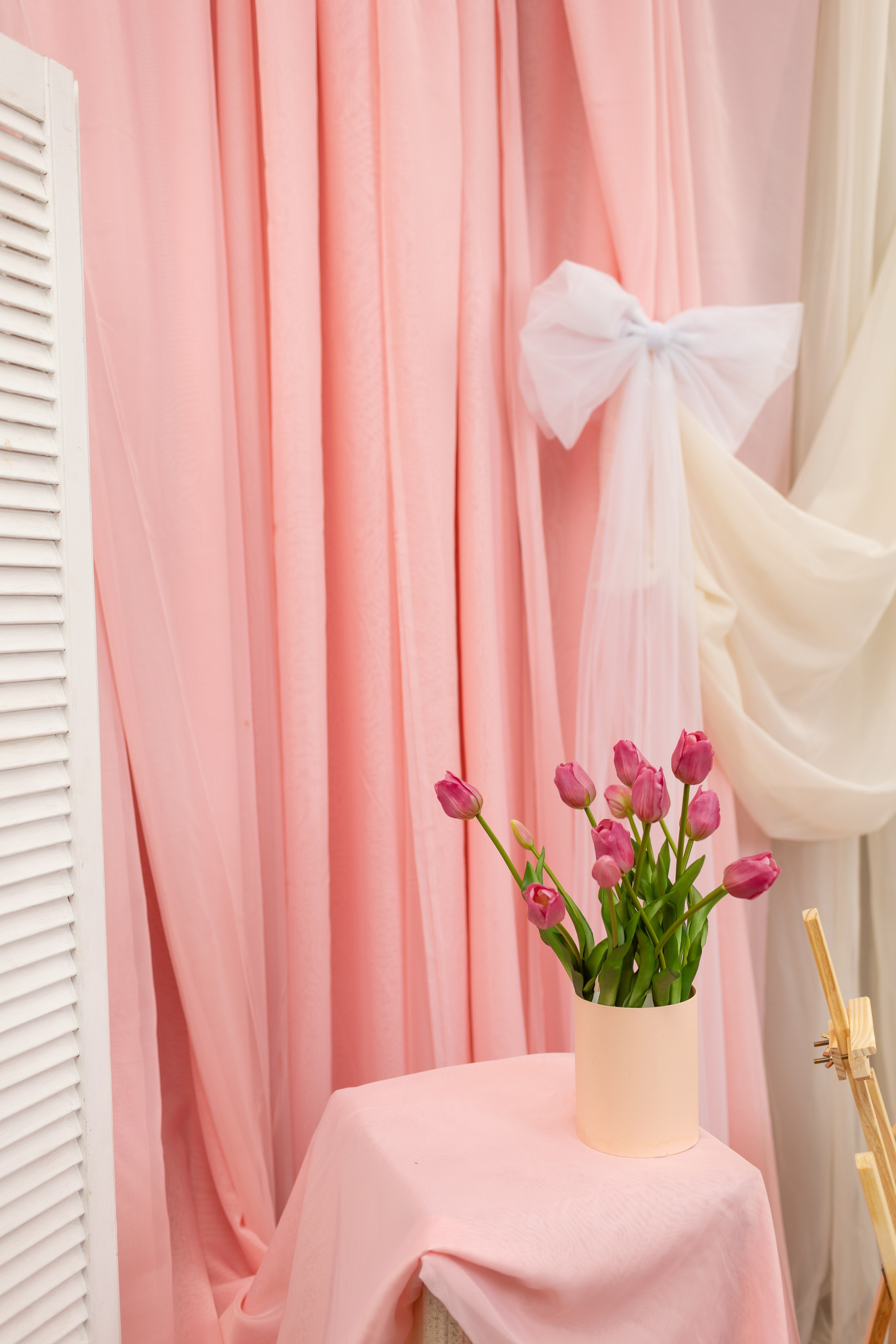 Фотосессии в фотозоне с тюльпанами. Портретный и семейный фотограф в Краснодаре Оксана Сараева