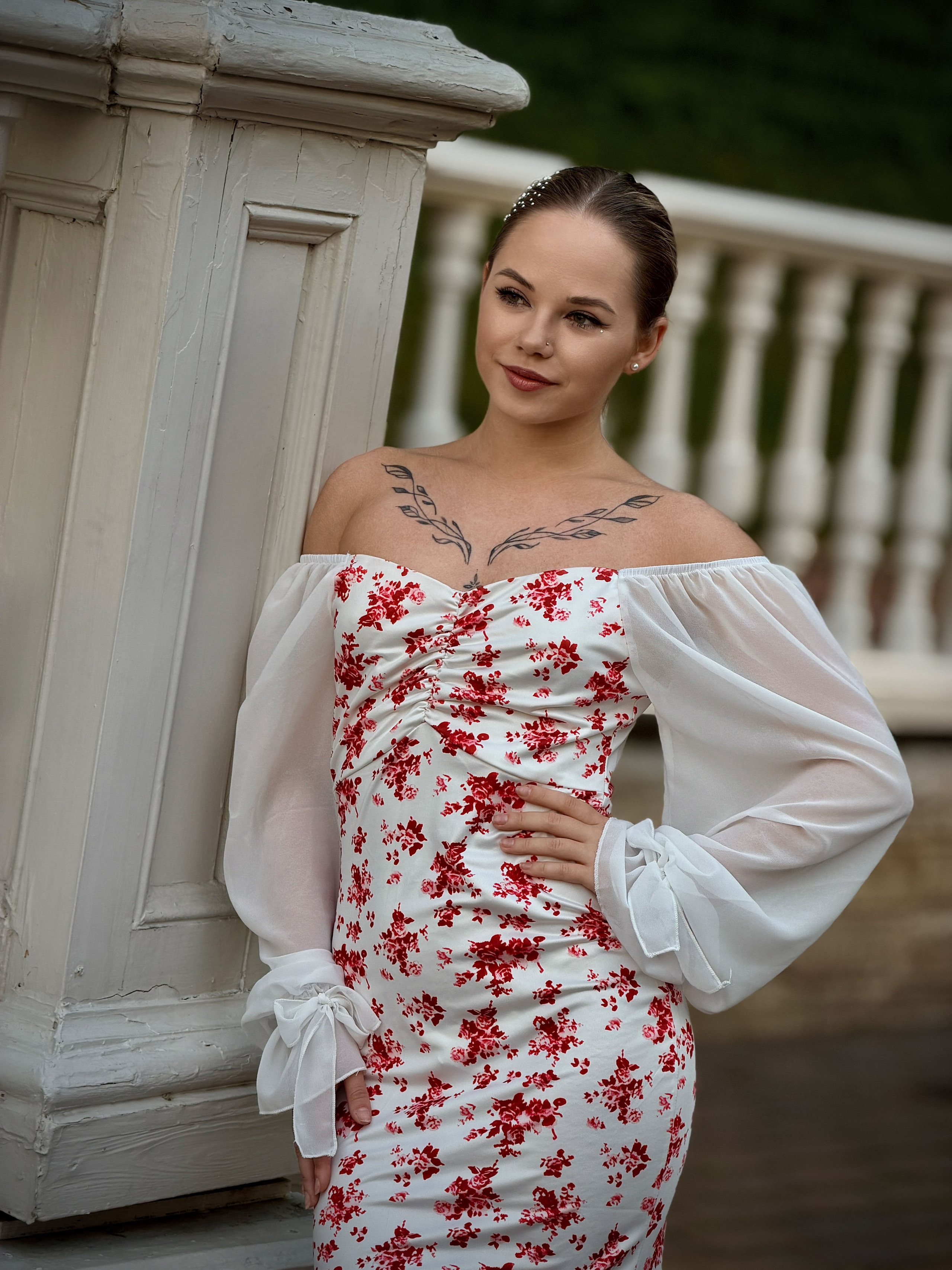 Летняя профессиональная фотосессия на телефон в парке на закате.
