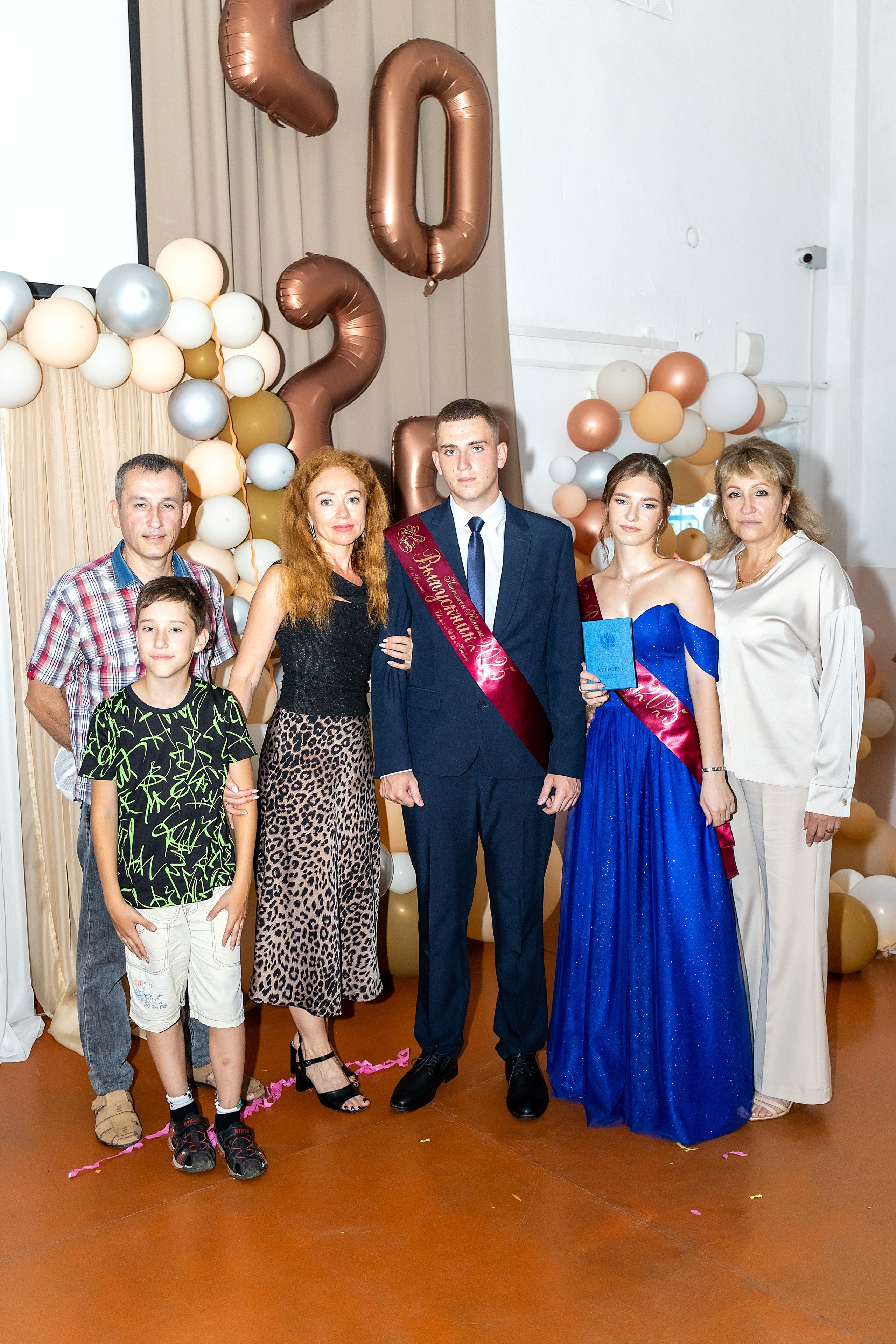 Выпускной. Школа 22, 11 класс. Стильный выпускной альбом Владивосток фотограф Вероника Мигачева