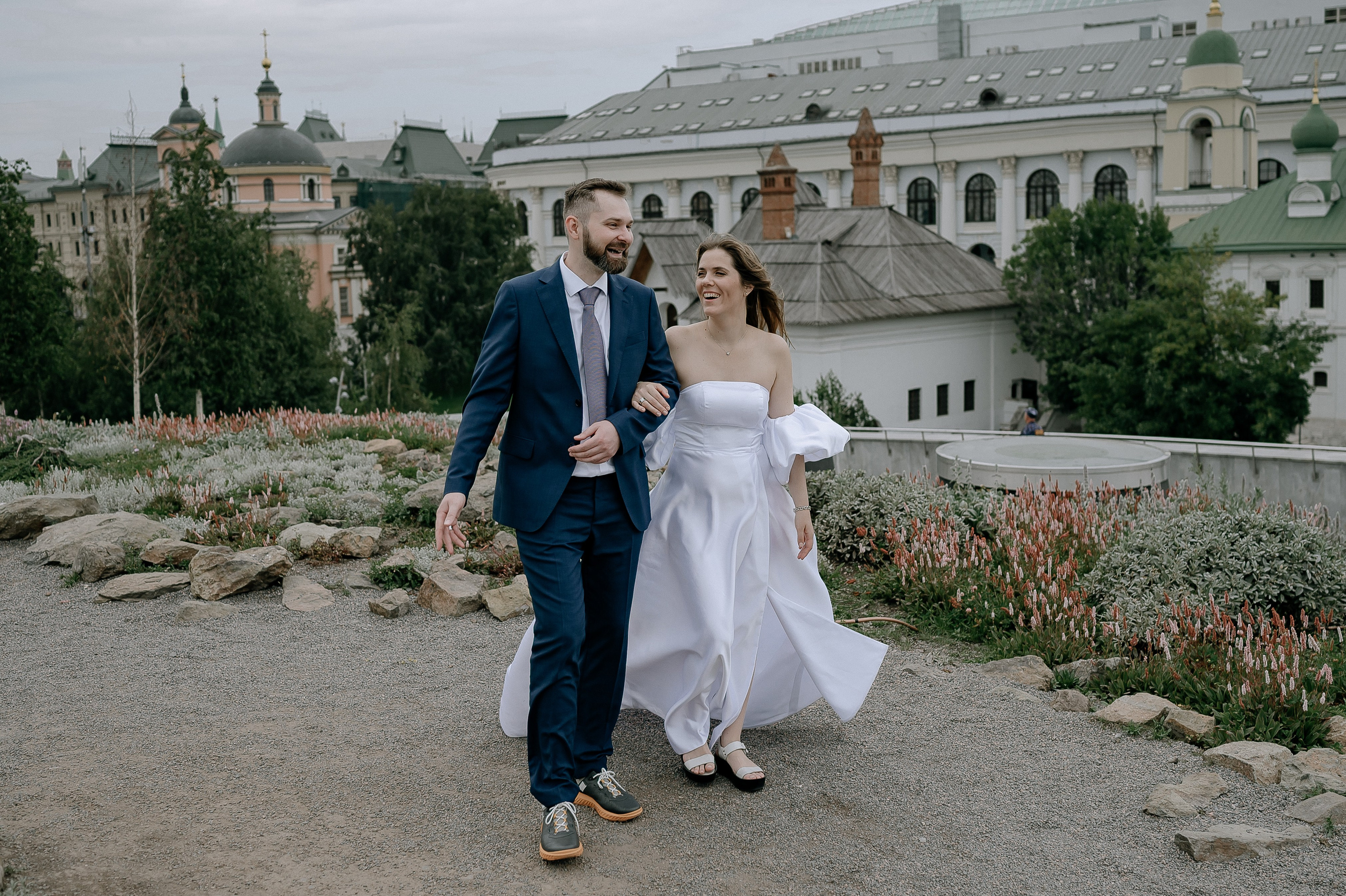 Свадебная фотосессия на фоне Кремля