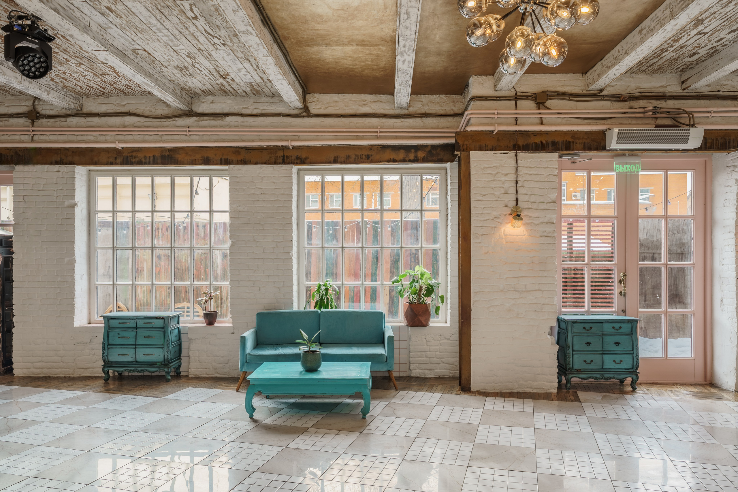Съемка для каталога «LOFT HALL» | vhaus. VHAUS | Превращаем квадратные метры в капитал. Стратегический визуальный маркетинг для премиум-недвижимости