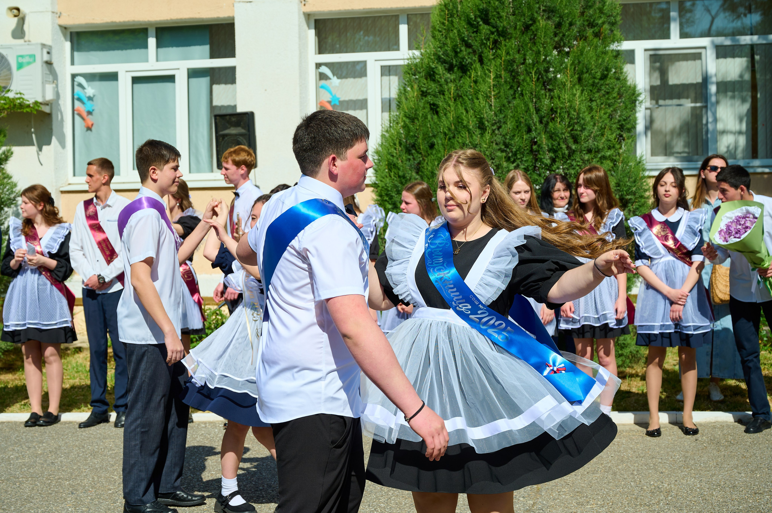 Последний звонок 2025. Жизнь курорта Кабардинка в фотографиях