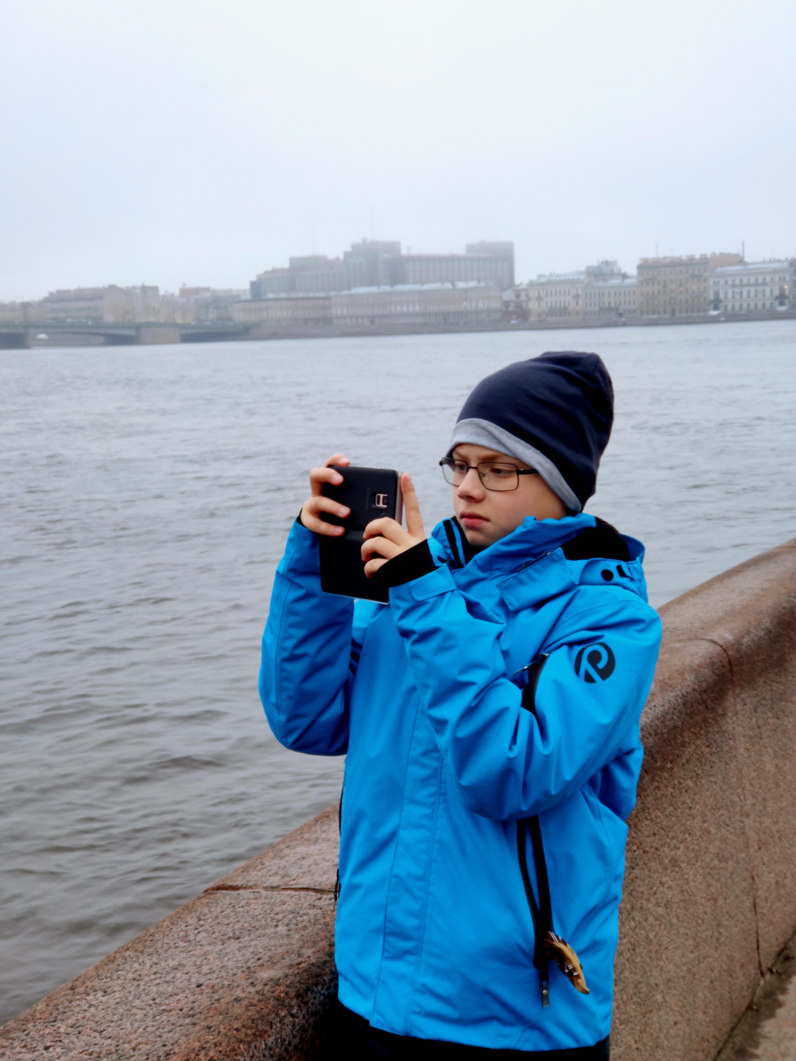 Поснимали ее