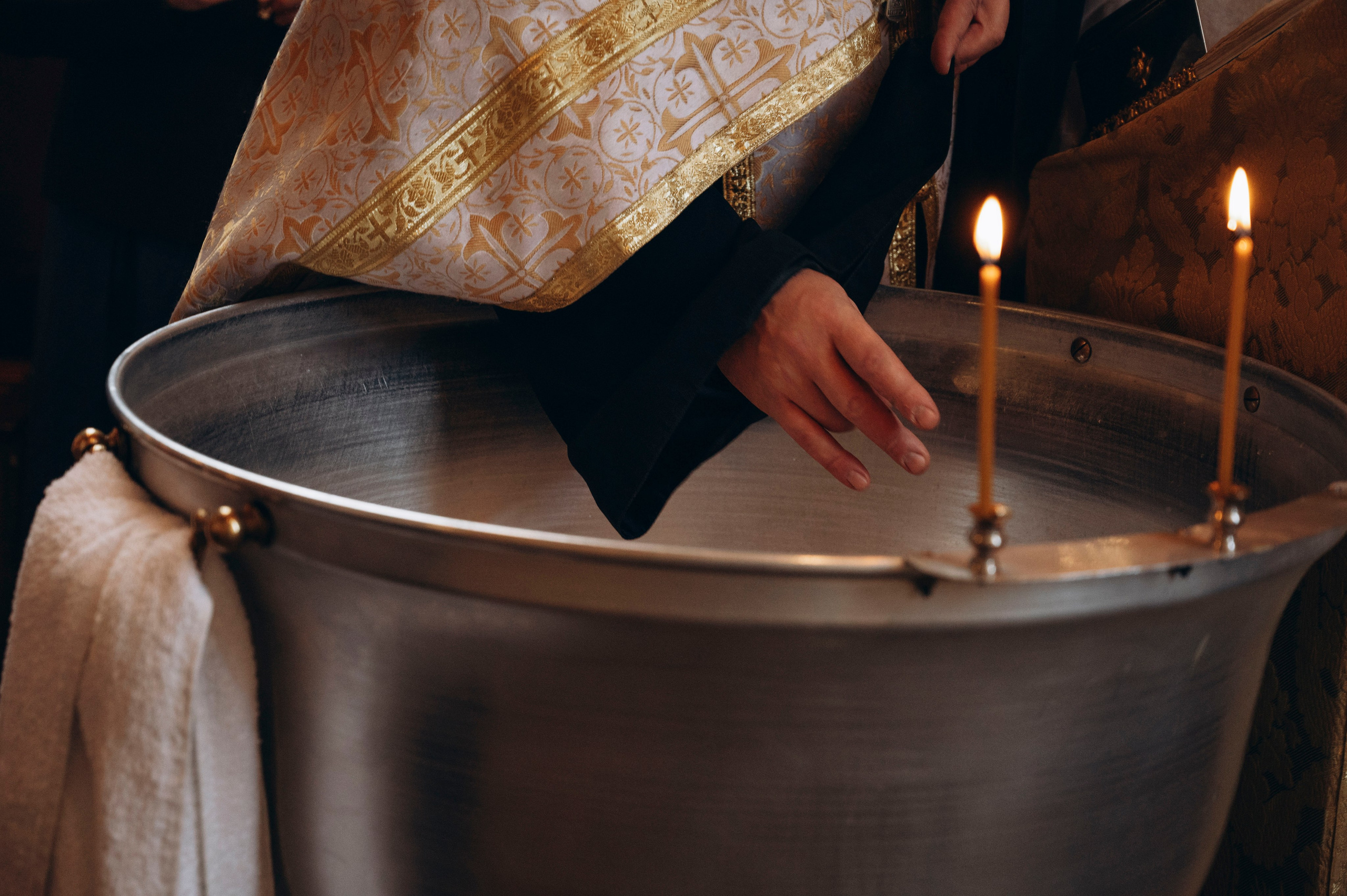 Фотосъёмка крещения в Санкт-Петербурге — Маргарита Иванова, фотограф. Профессиональный фотограф беременности в СПБ. Стильные фотосессии беременности в стиле минимализм и классическая фотография