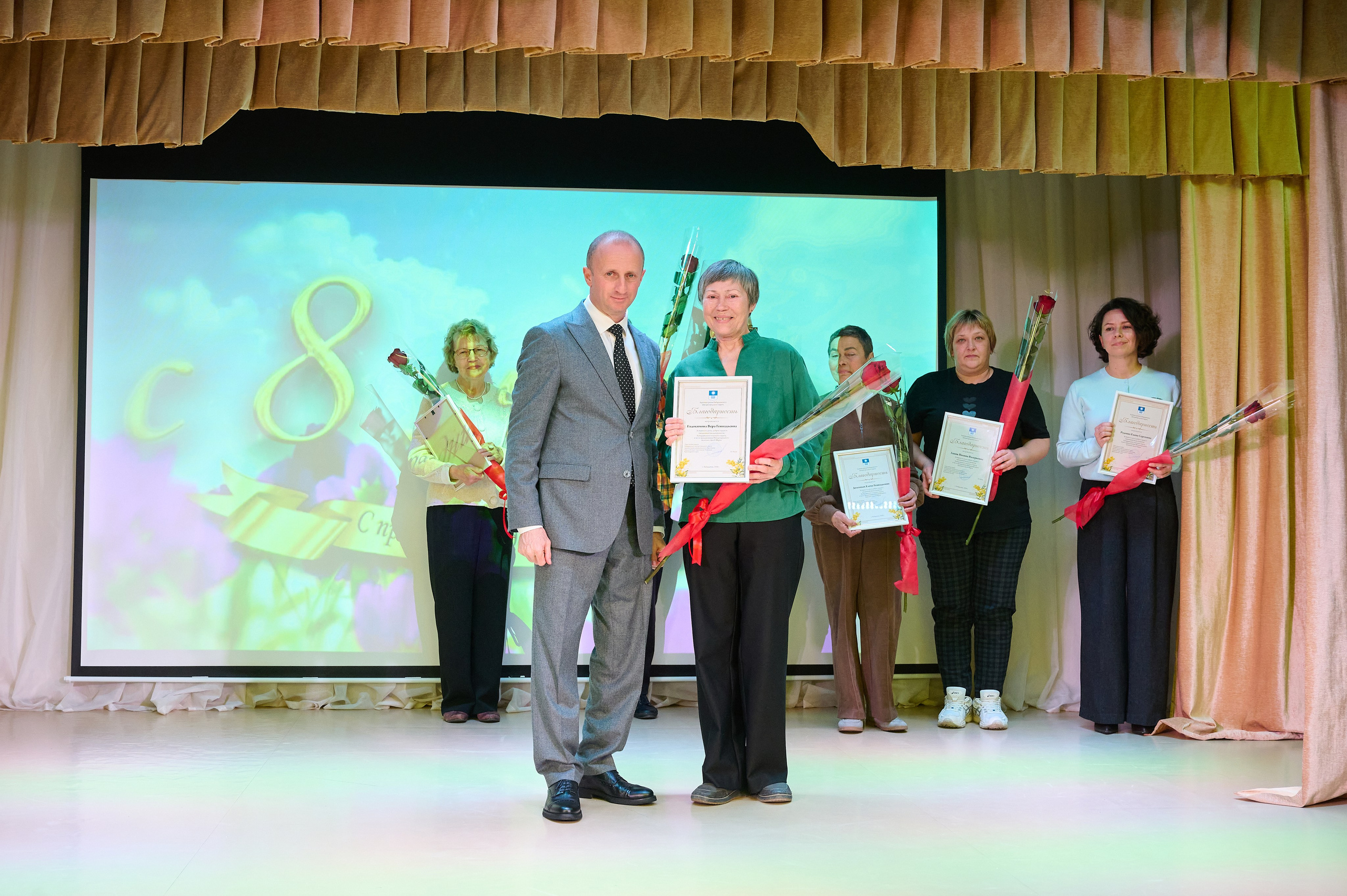 8 марта в Виноградном. Жизнь курорта Кабардинка в фотографиях