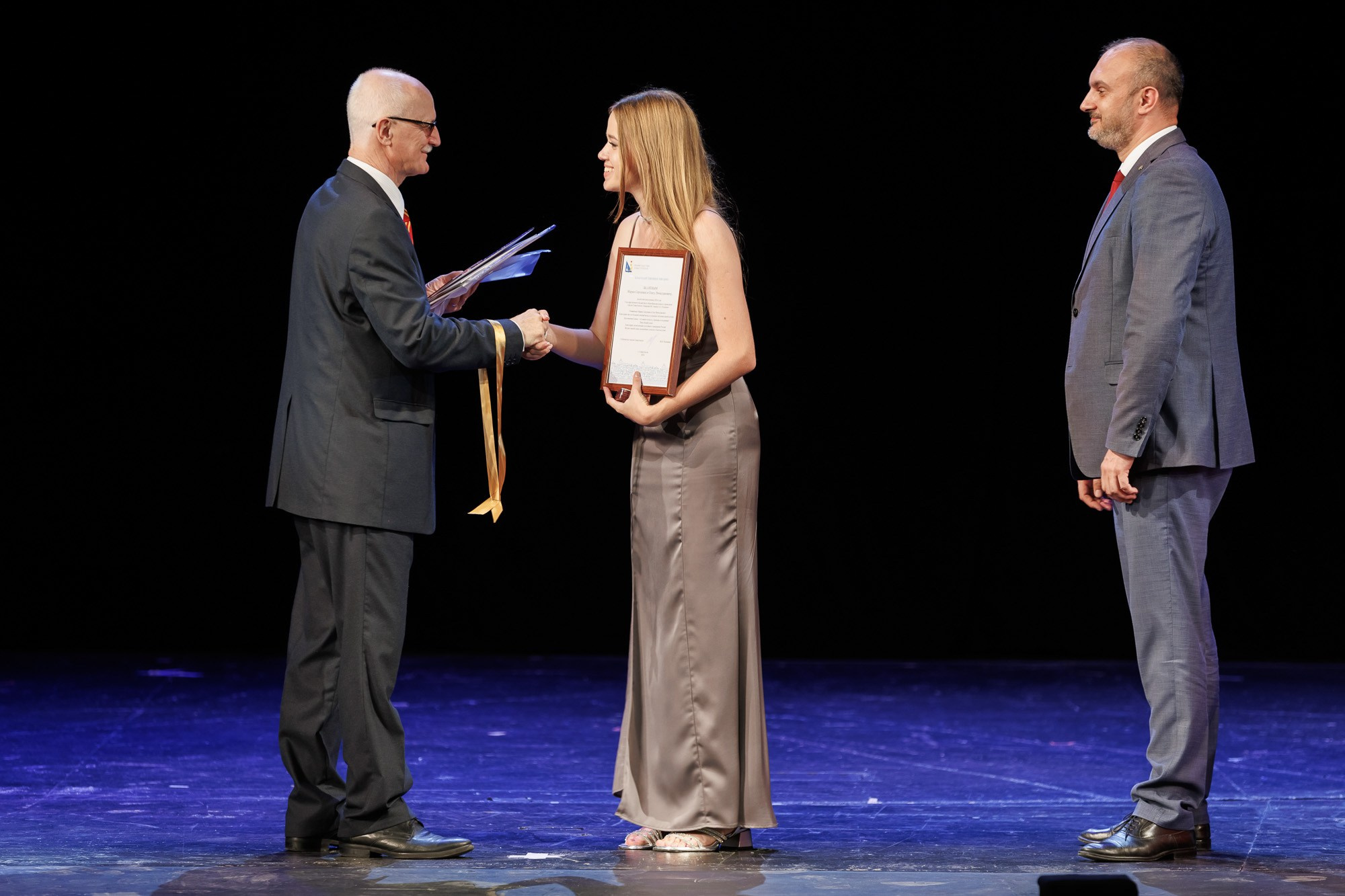 Выпускной вечер в Севастопольской гимназии № 1 имени А. С. Пушкина. Свадебный фотограф, фотосъемка в Крыму, Севастополе, Симферополе, Ялте