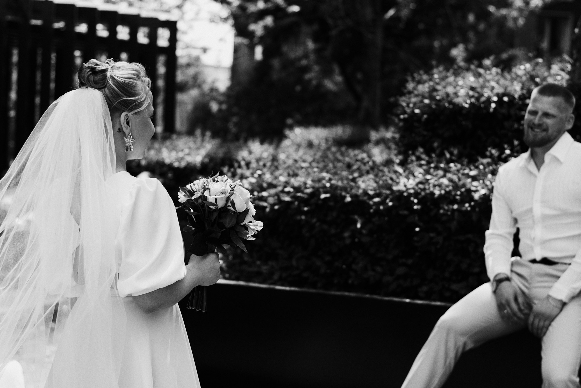 Свадебный фотограф в Тюмени — Фотосессия Павла и Марии на Набережной. Портретный фотограф Тюмень Дарья Мустафина