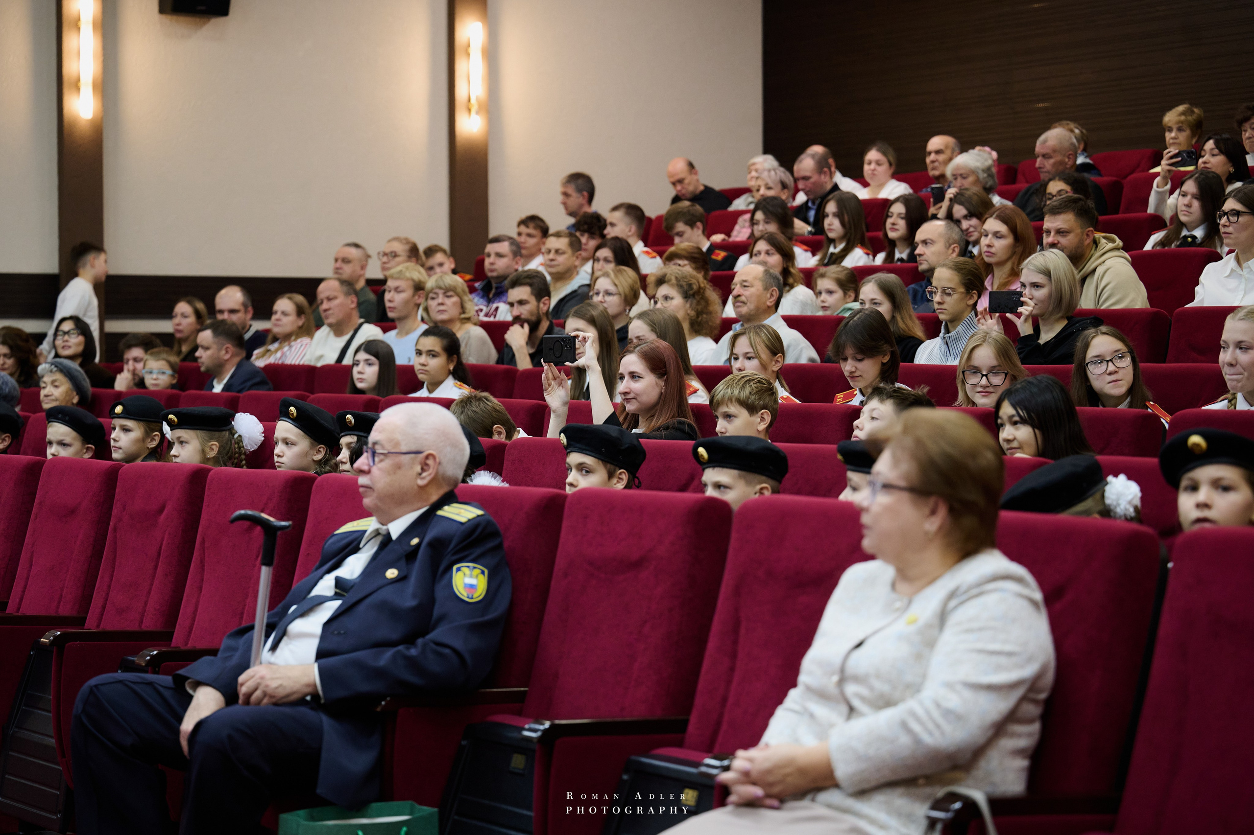 ДК «Победа» выставка фотопроекта «Территории». Фотограф Роман Адлер