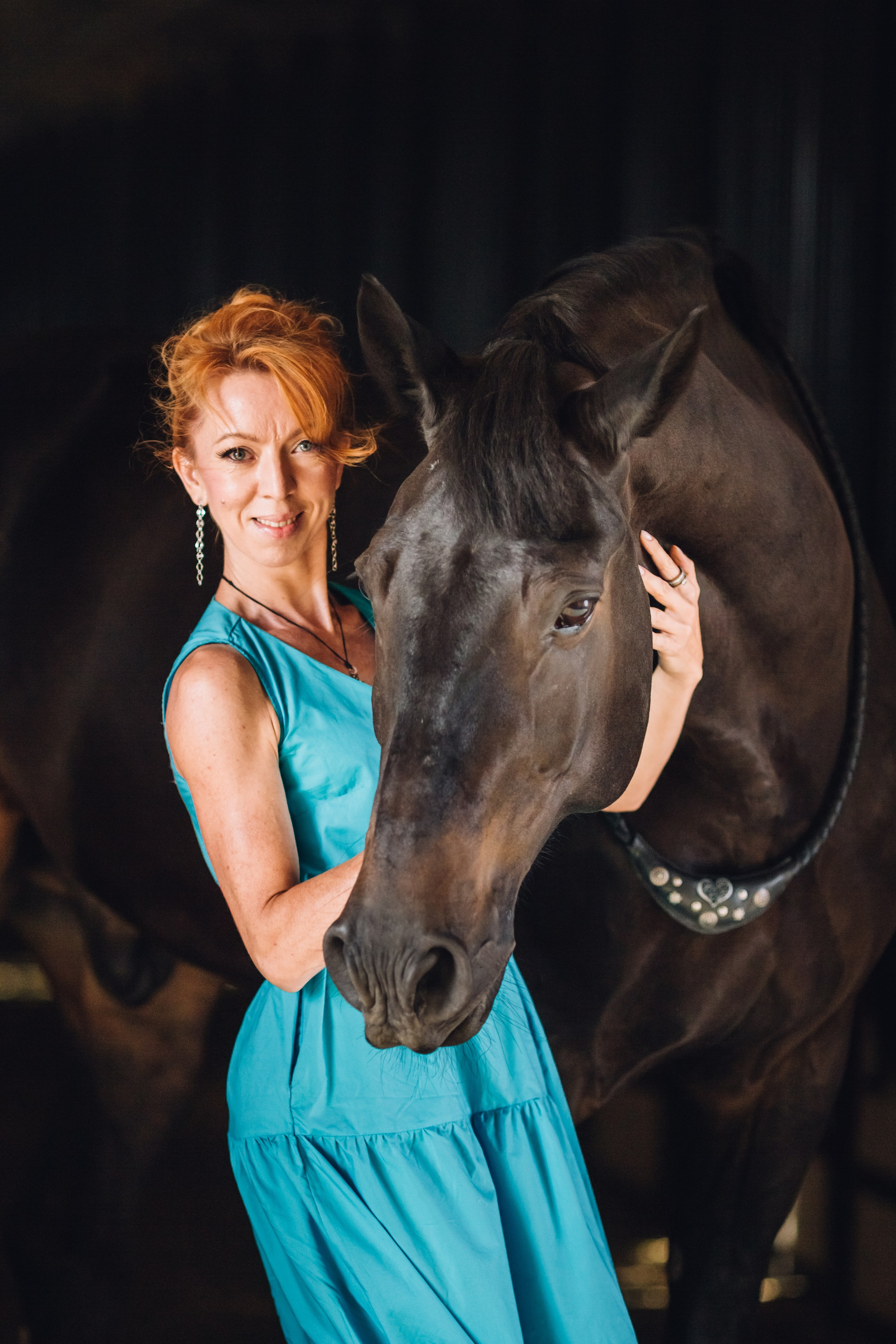 Фотосессия с лошадьми в Магнитогорске, фото с лошадью Магнитогорск, конная фотография, фотограф Магнитогорск, фотосессия Магнитогорск, конный фотограф, женский портрет, портрет с лошадью