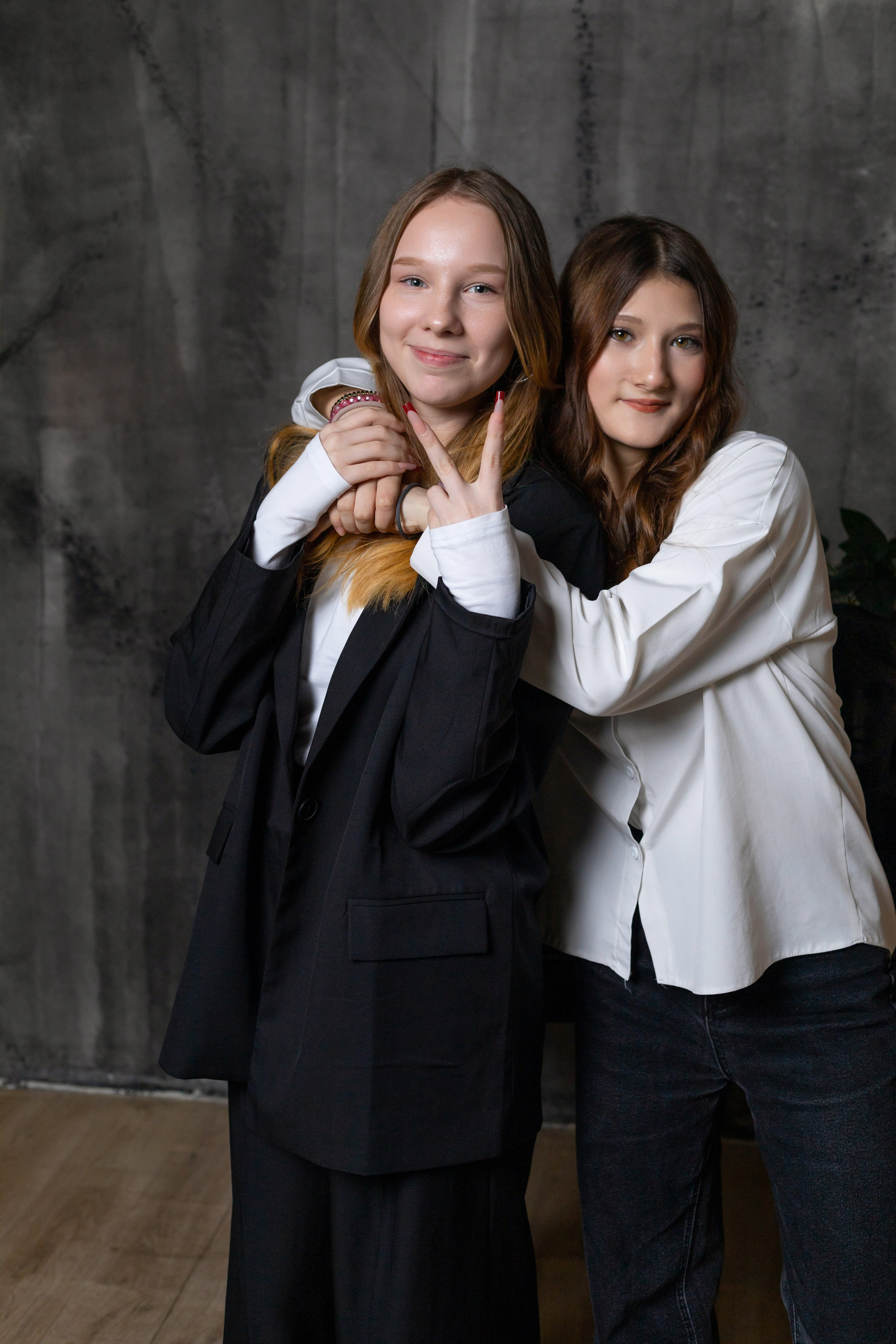 Выпускной альбом 9 и 11 класс «Гранж». Выпускные альбомы в Тюмени для школ, садов, вузов спортивных секций