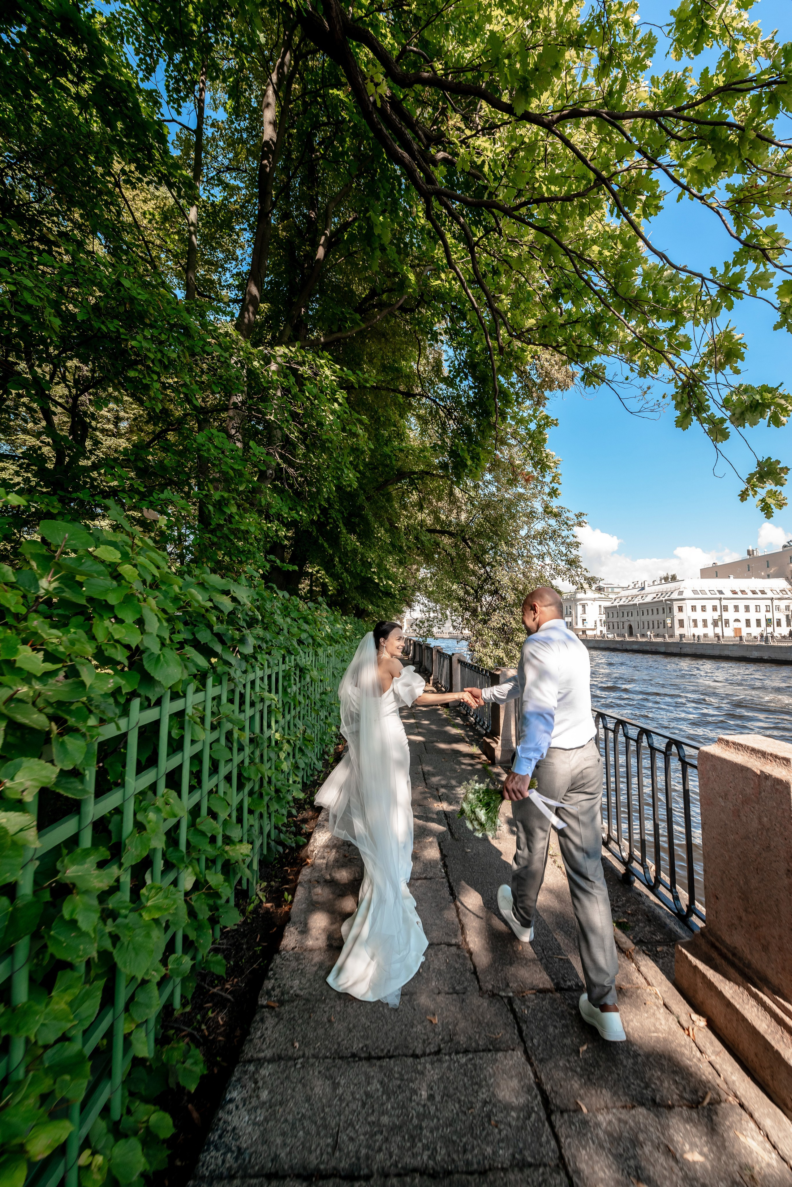 Летняя свадьба В Санкт-Петербурге и красивой выездной регистрацией Даши и Саши. Воздушная свадебная фотосессия в Петербурге. Портретный, семейный и свадебный фотограф в Санкт-Петербурге и в Пушкине Ширяев Денис