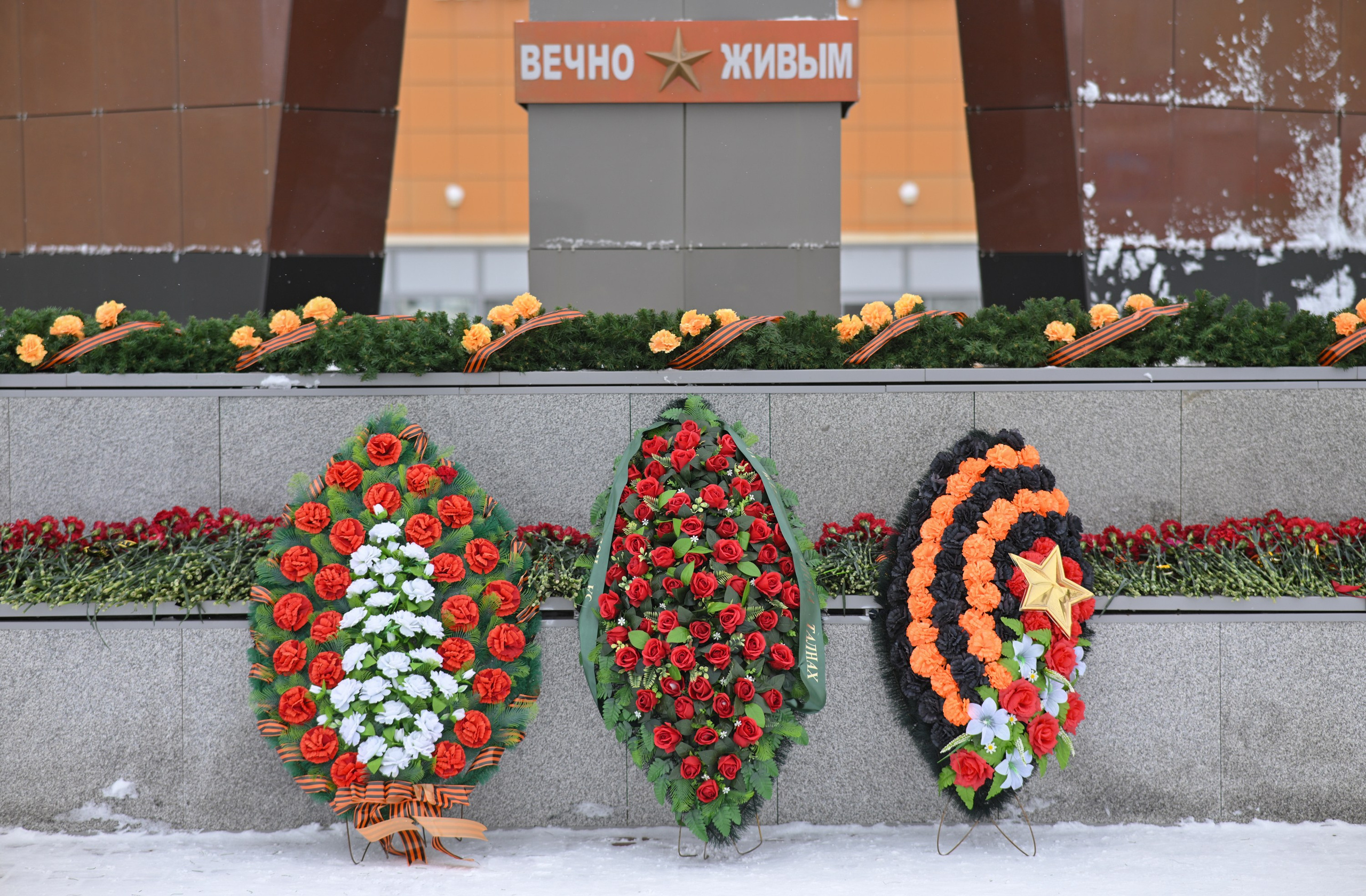 Памятник «Вечно живым». Талнах.рф