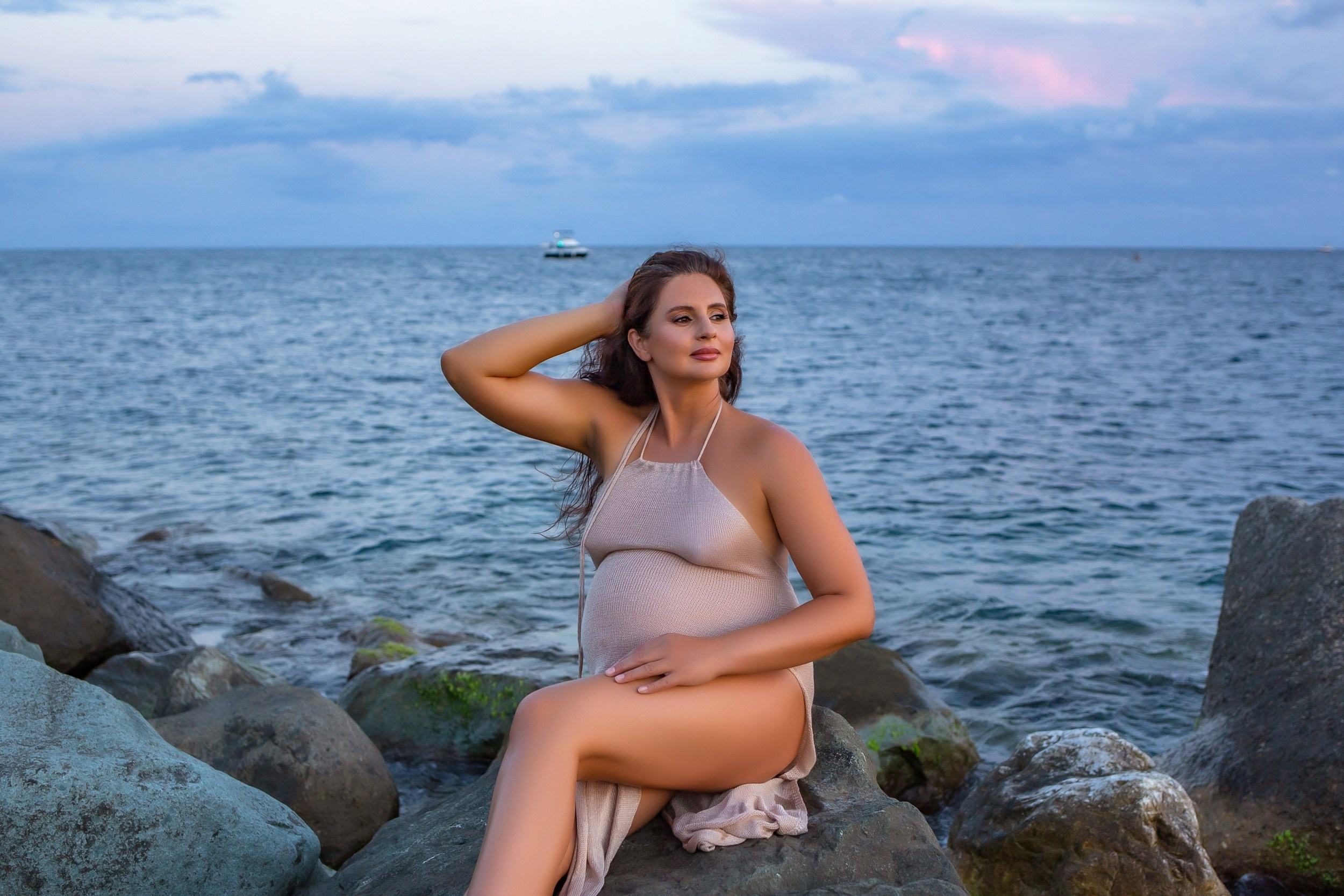 Фотограф для фотосессии беременной на закате на берегу моря. Фотограф Сочи Адлер. Солькаева Анастасия