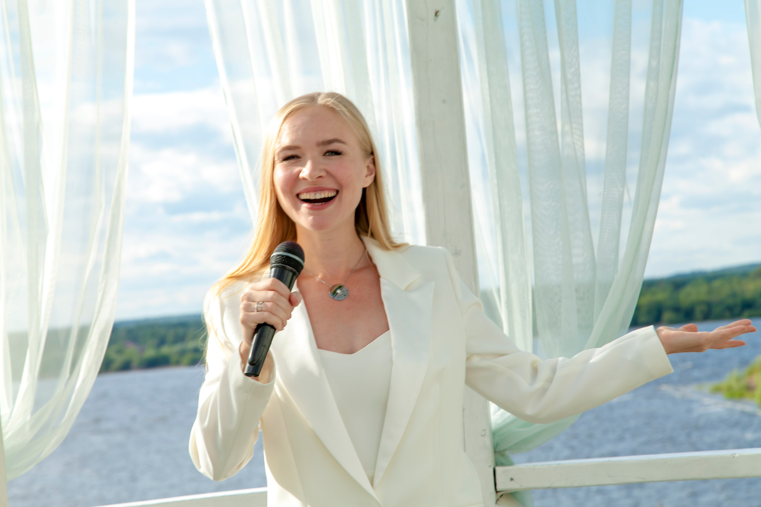 Ведущая на свадьбу Мария Снегур. Ведущий, Тамада, DJ, фото в Перми. Хорошее настроение