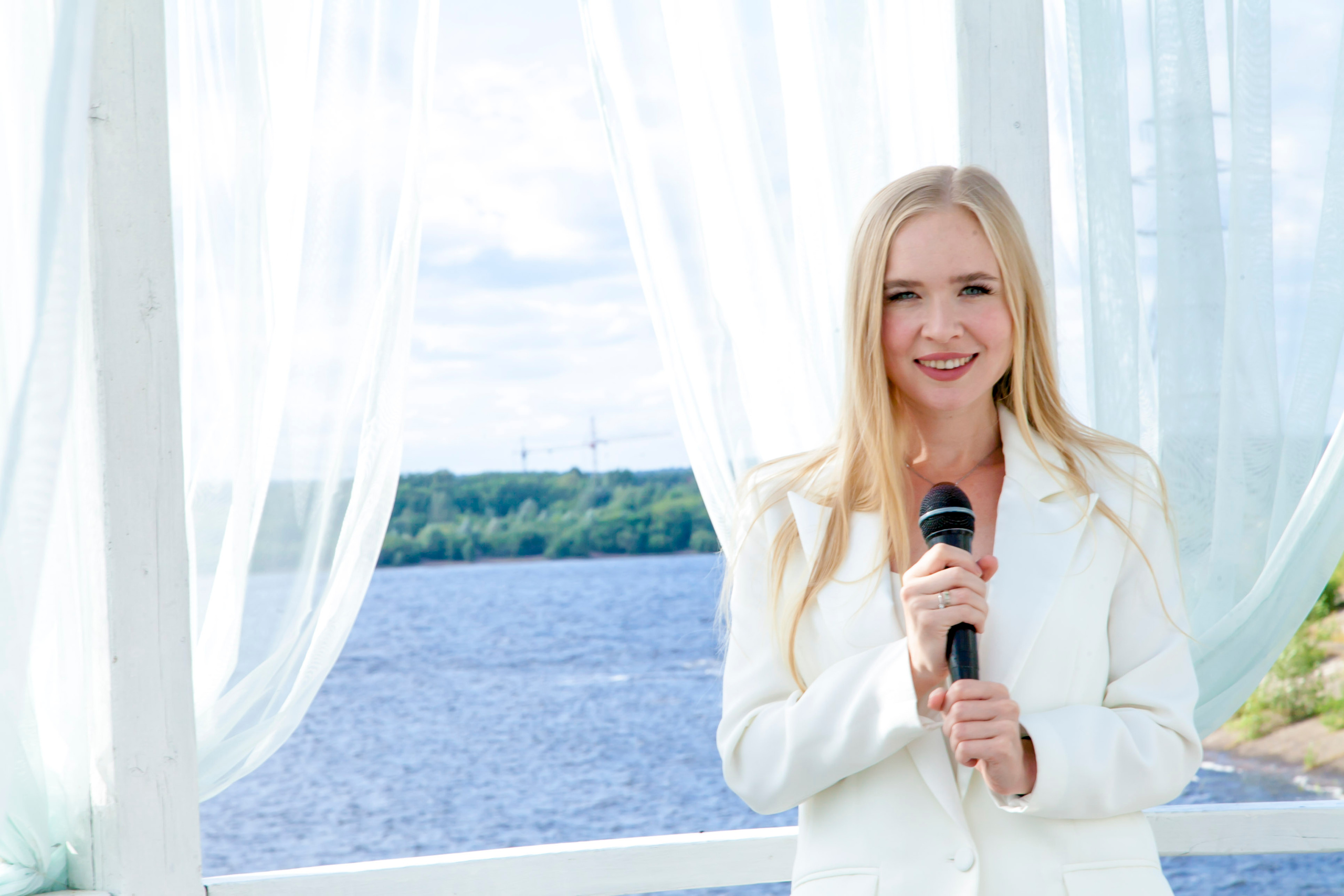 Ведущая на свадьбу Мария Снегур. Ведущий, Тамада, DJ, фото в Перми. Хорошее настроение