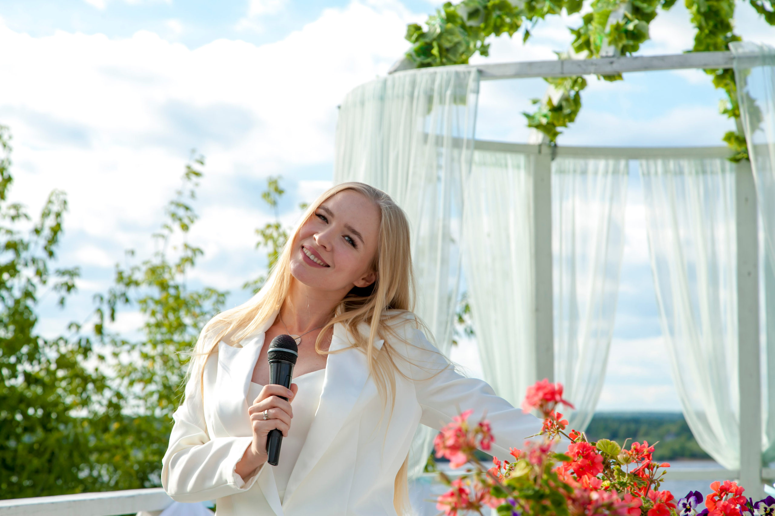 Ведущая на свадьбу Мария Снегур. Ведущий, Тамада, DJ, фото в Перми. Хорошее настроение