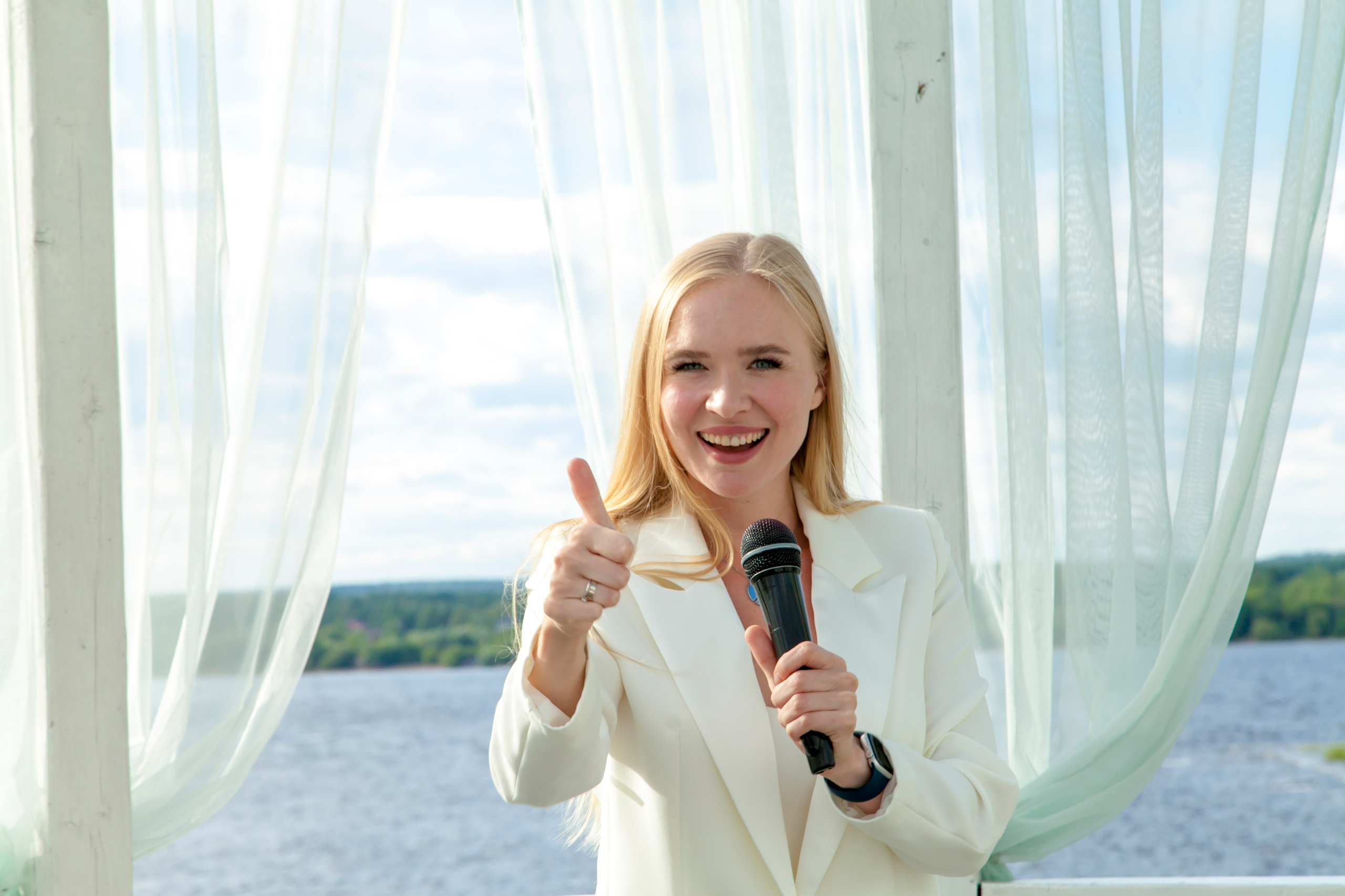 Ведущая на свадьбу Мария Снегур. Ведущий, Тамада, DJ, фото в Перми. Хорошее настроение