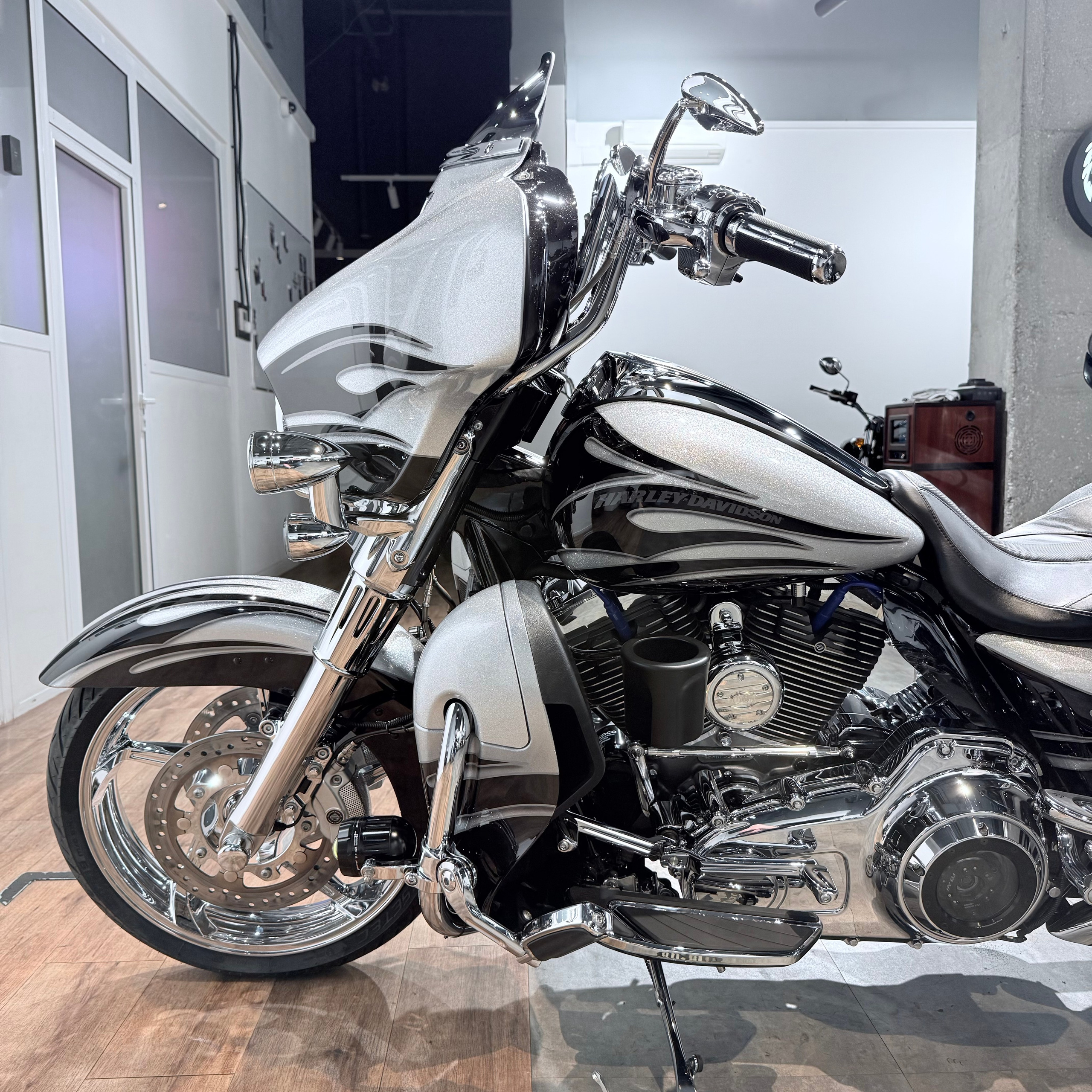 2015 CVO Street Glidе Sреcial 110 Наrd Сandy Сustоm. Hello Davidson, Москва. Только хорошие мотоциклы…