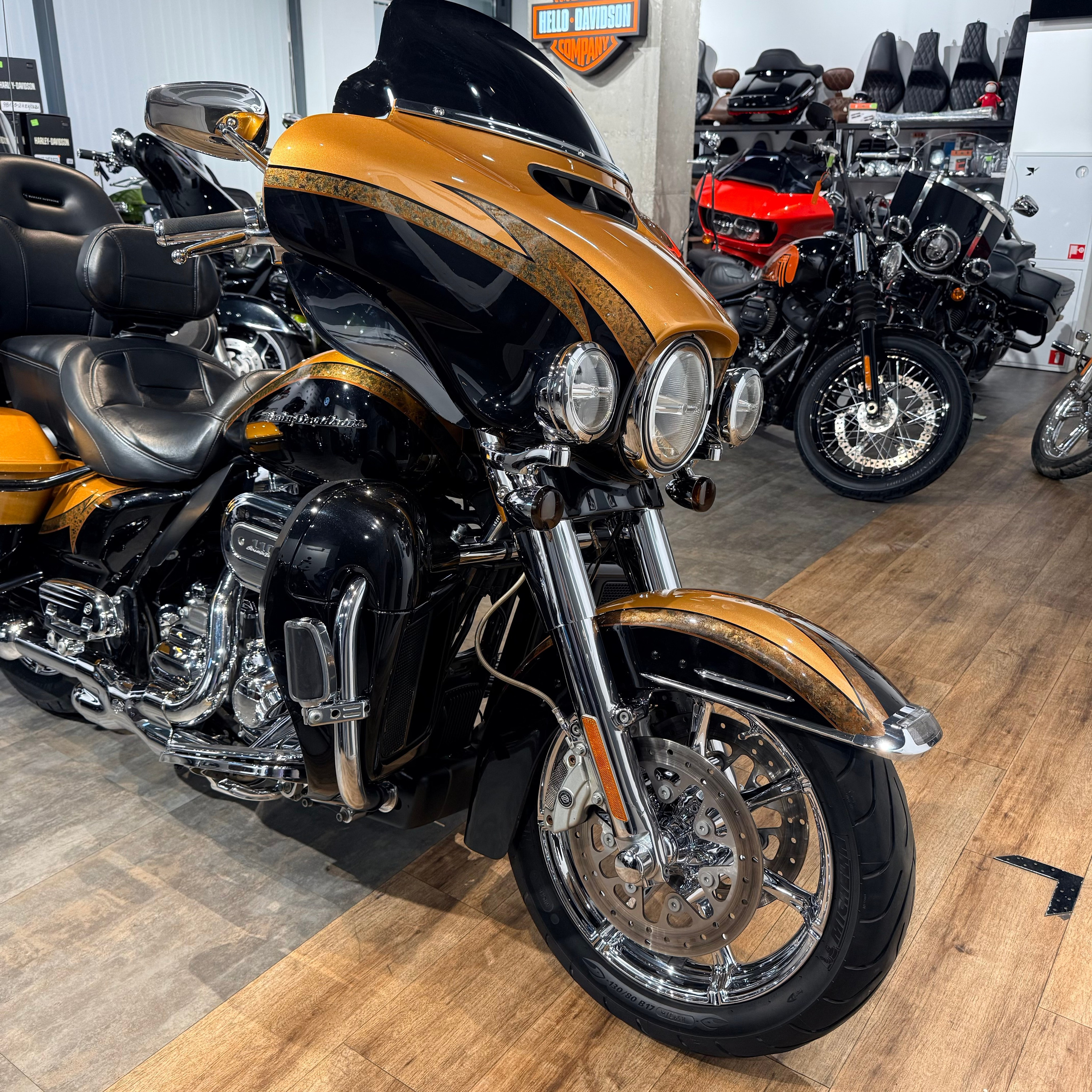 Купить Harley-Davidson 2014 CVO Еlесtra Glide Limited Gоld (Touring) — подробнее на сайте. Hello Davidson, Москва. Только хорошие мотоциклы…