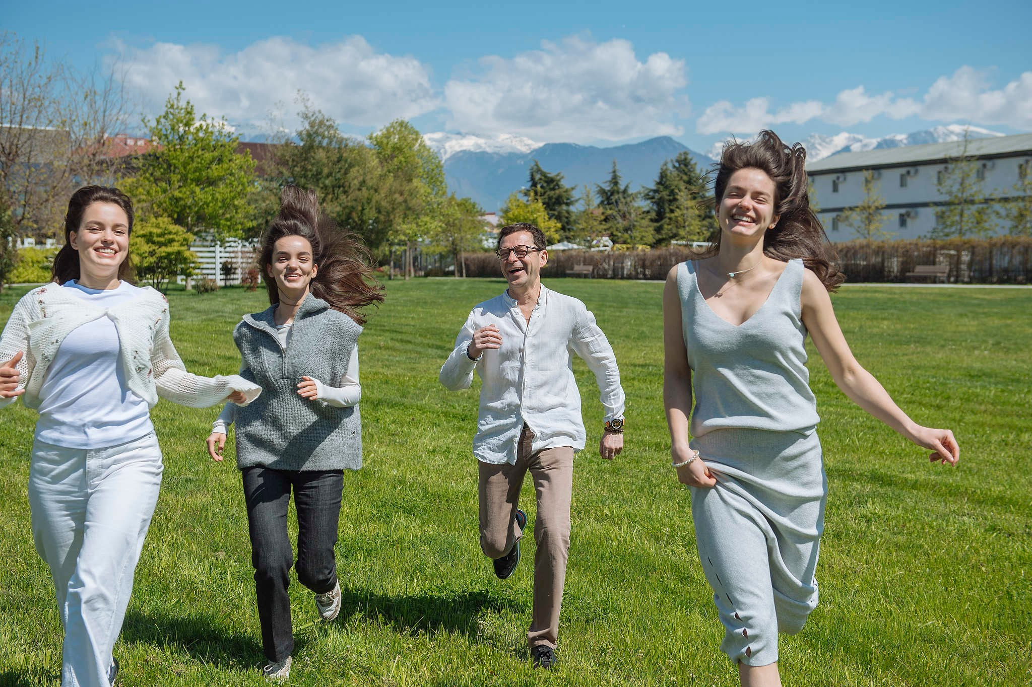 Частная фотосессия. Евгений, Анна, Ольга и Наталья. Сочи. Апрель 2025. Репортажный фотограф в Сочи — Михаил Мордасов