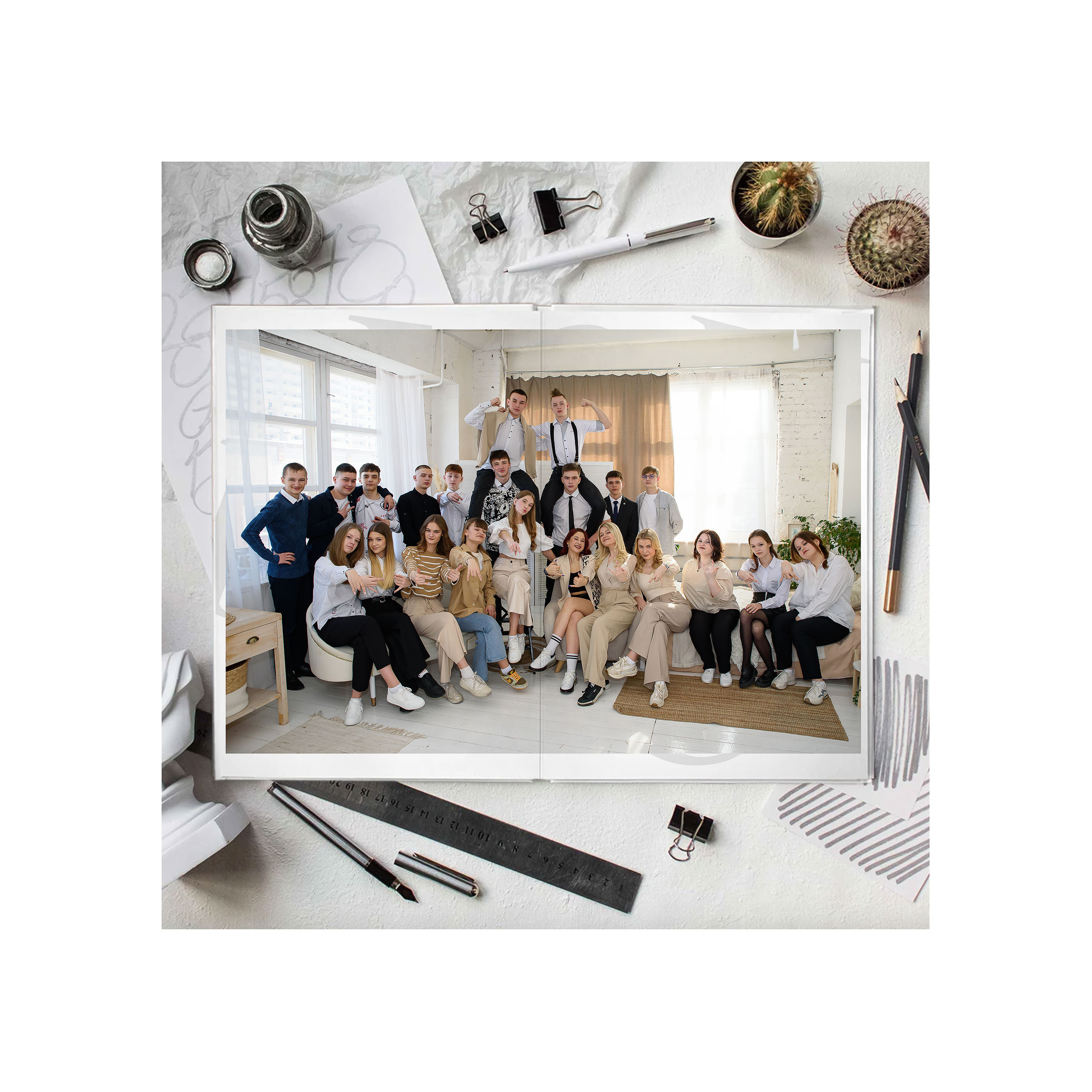 Школьный альбом 9-11 класс за 3600 руб. на 5 разворотов. Выпускной школьный альбом в Москве / Школьный фотограф Юлия Михайленко