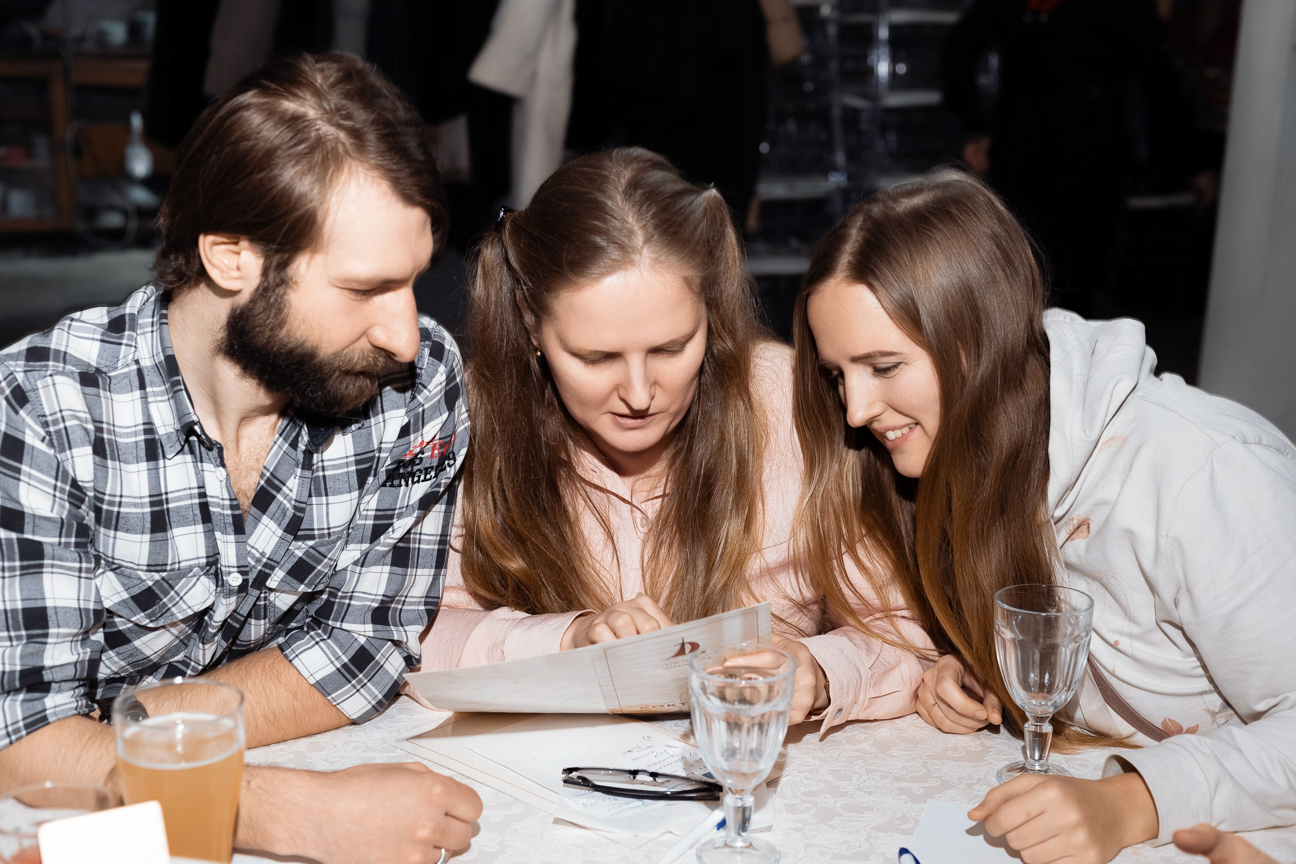 Фото с репортажа квиз-шоу ЛИГА ИНДИГО в ресторане Алые Паруса. Фотограф в Санкт-Петербурге — Сергей Петров