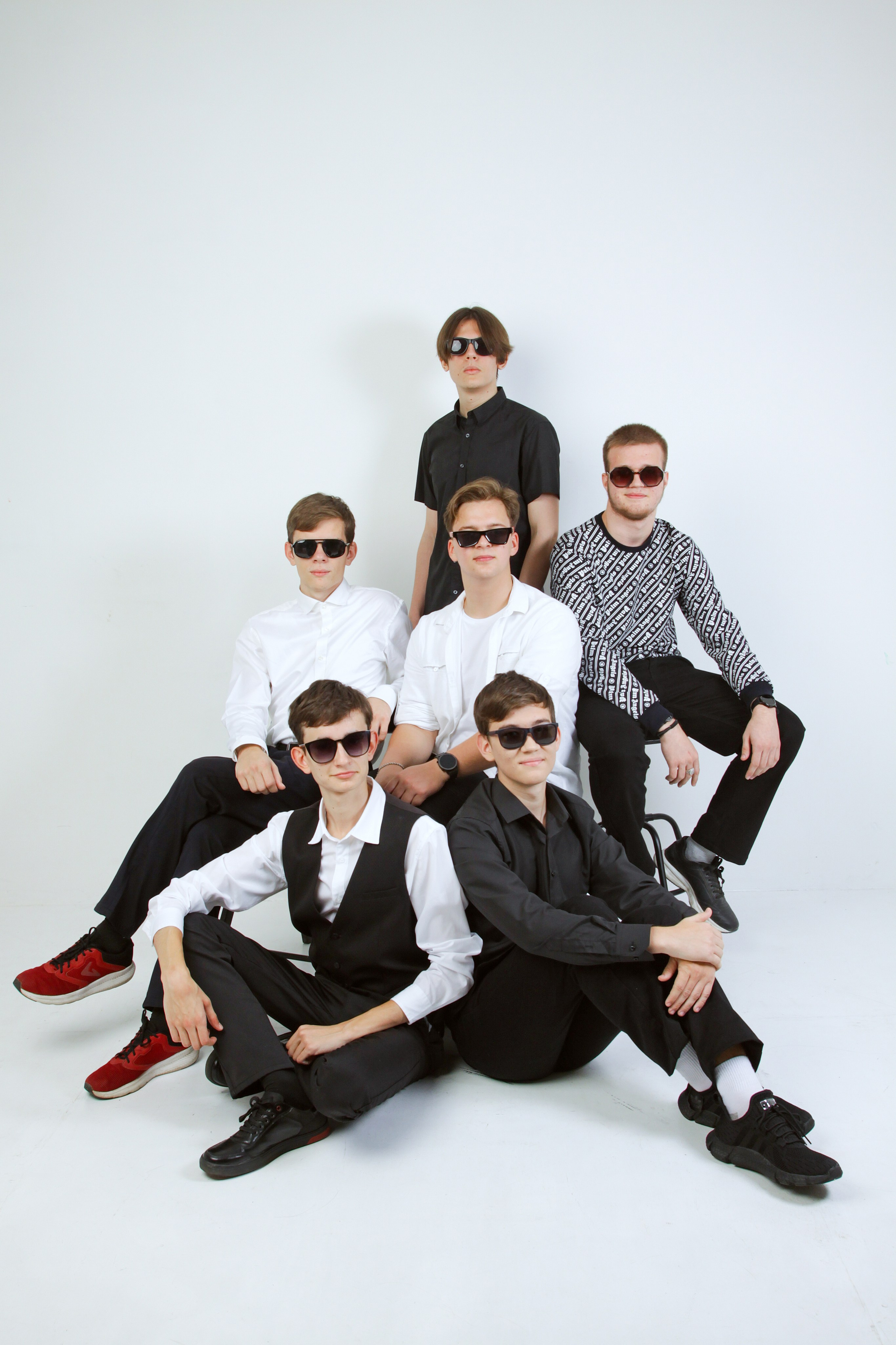 Съемка старшеклассников в студии «СОВА» г. Таганрог. Выпускные альбомы в Таганроге и Ростовской Области